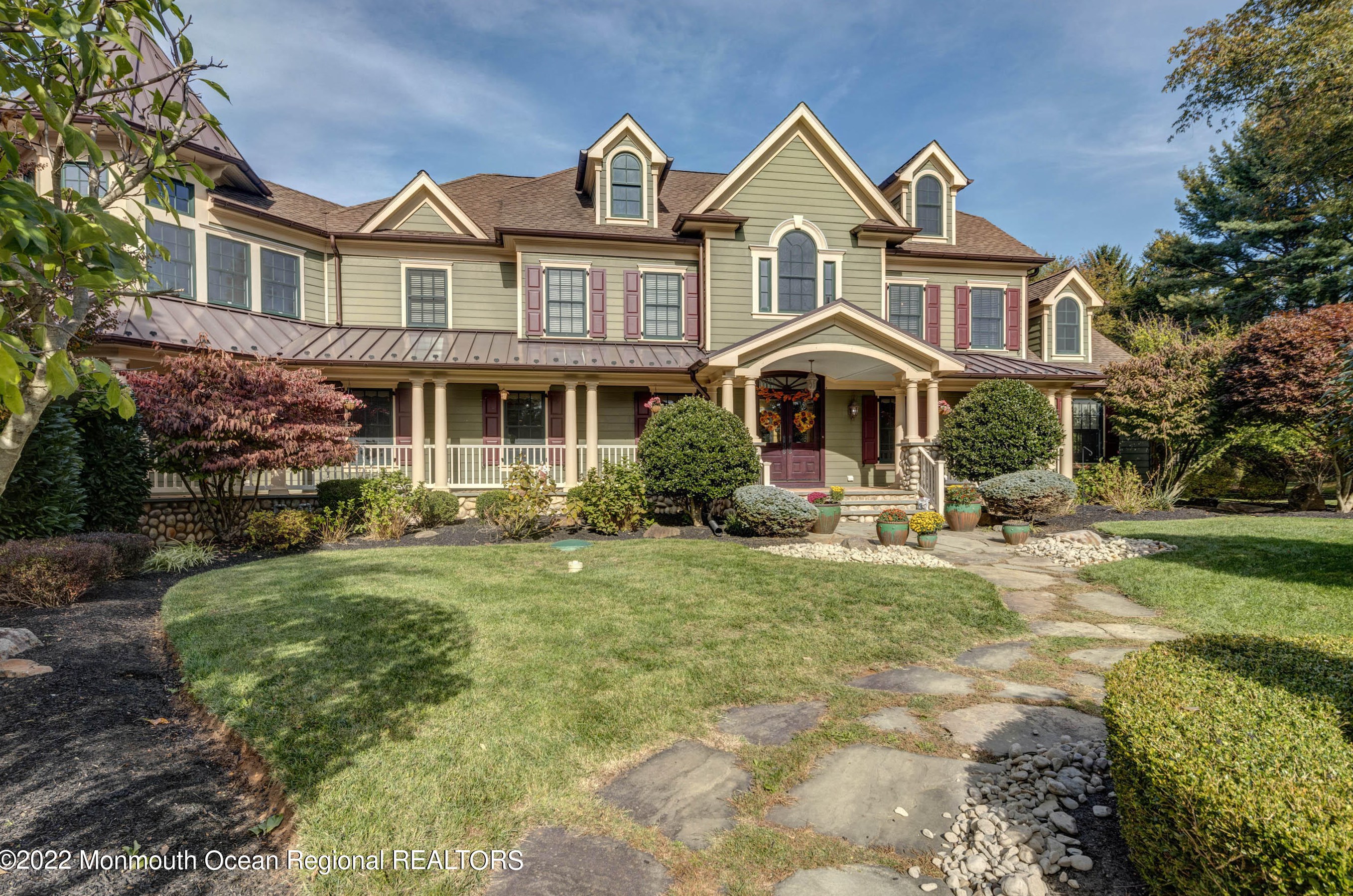 83 Carriage Hill Dr, Vanderburg, NJ 07722