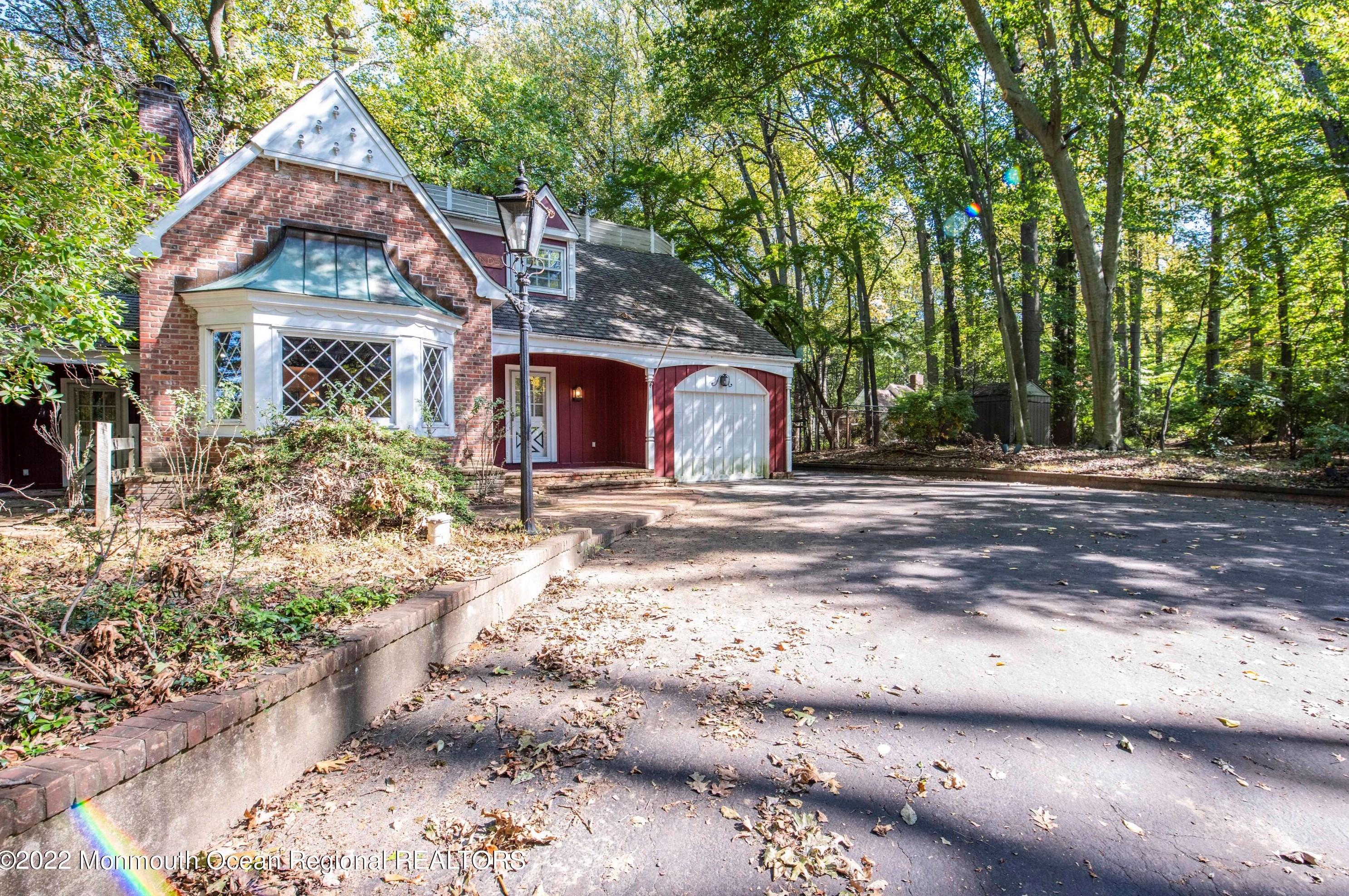 33 Clover Hill Ln, Vanderburg, NJ 07722-1004