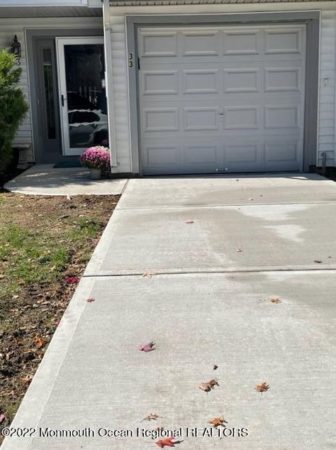 33 Lexington Cir, Matawan NJ  07747-3764 exterior
