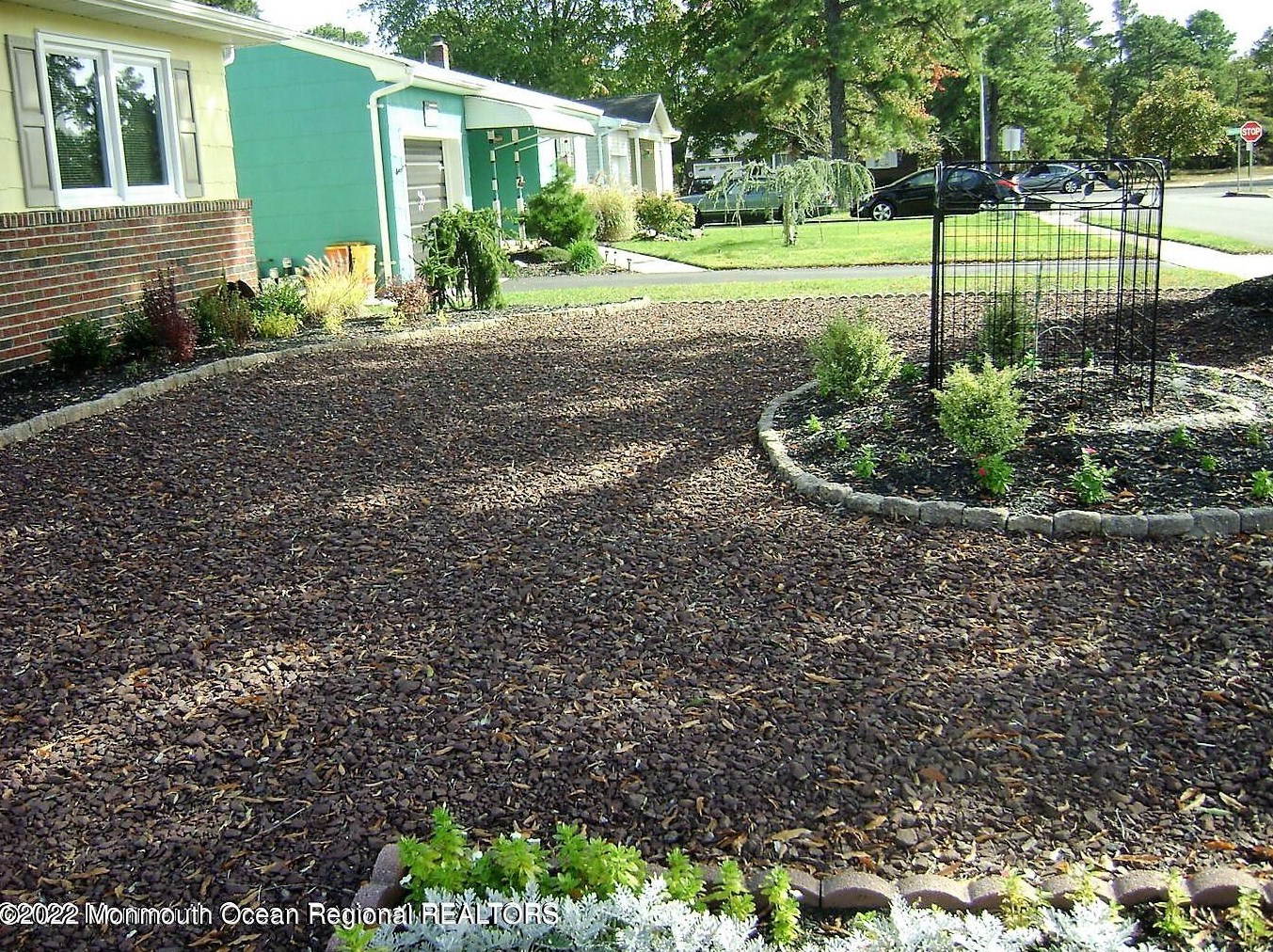 6 Edgewater Dr, Toms River, NJ 08757