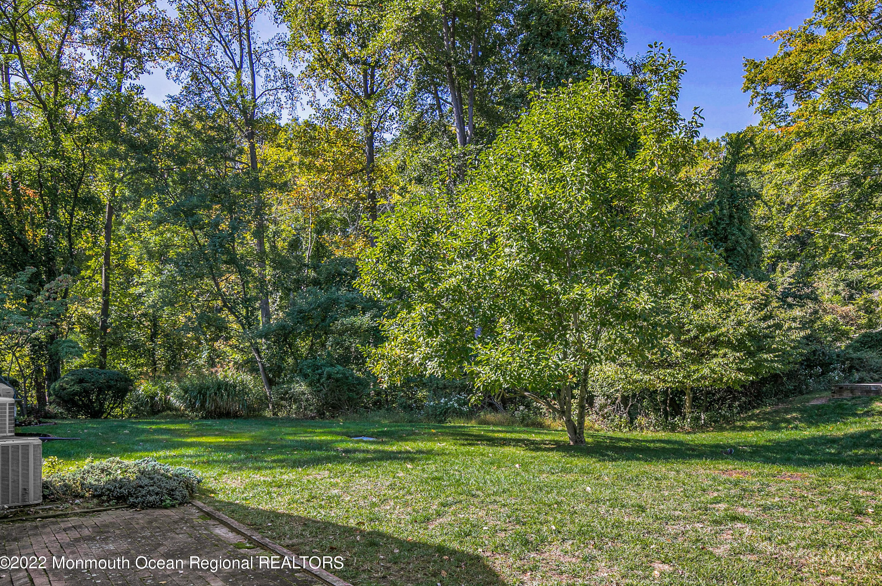 72 Ellsworth Ct, Tinton Falls, NJ 07701