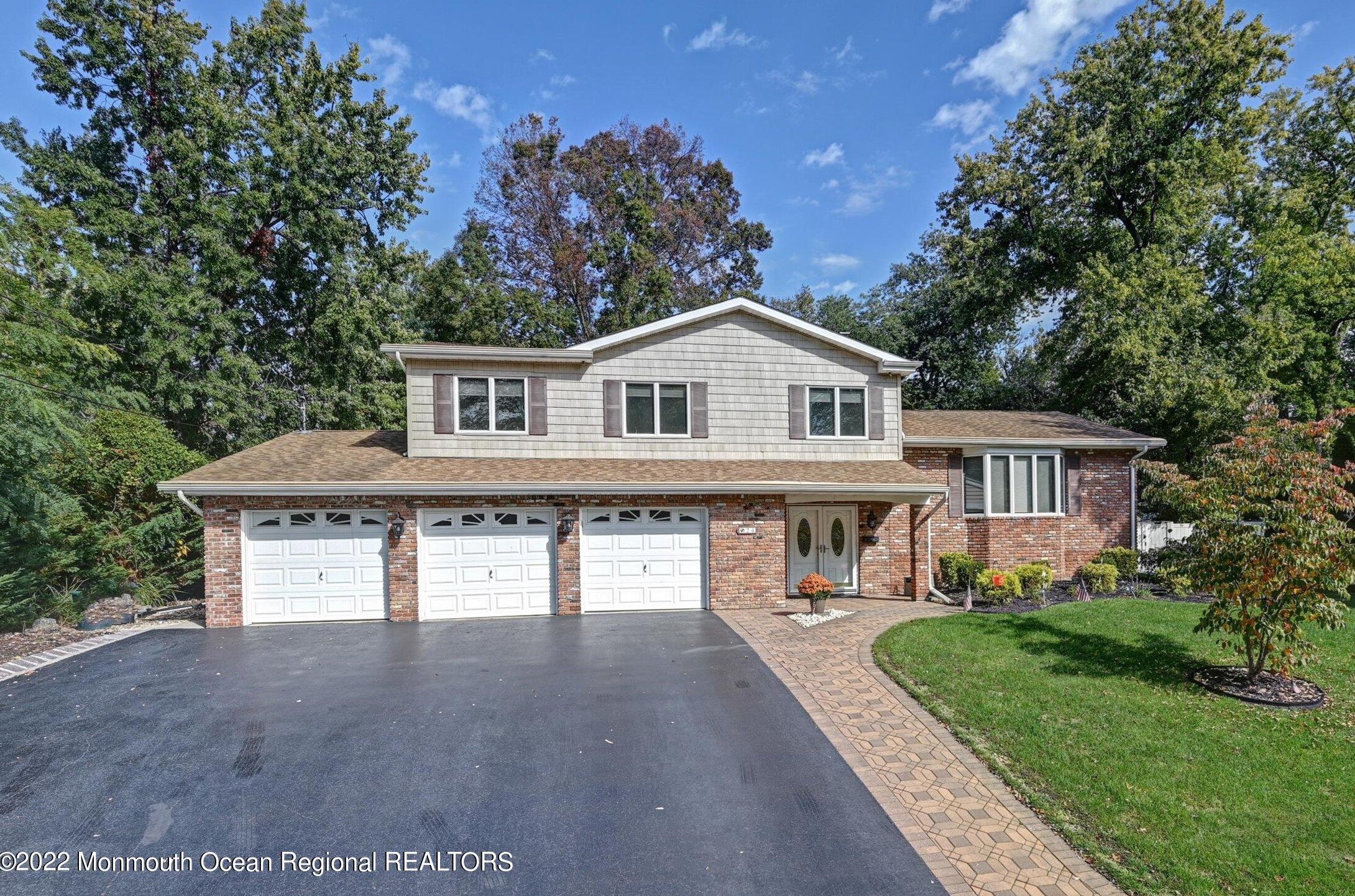 24 Colonial Dr, Matawan, NJ 07747-2702