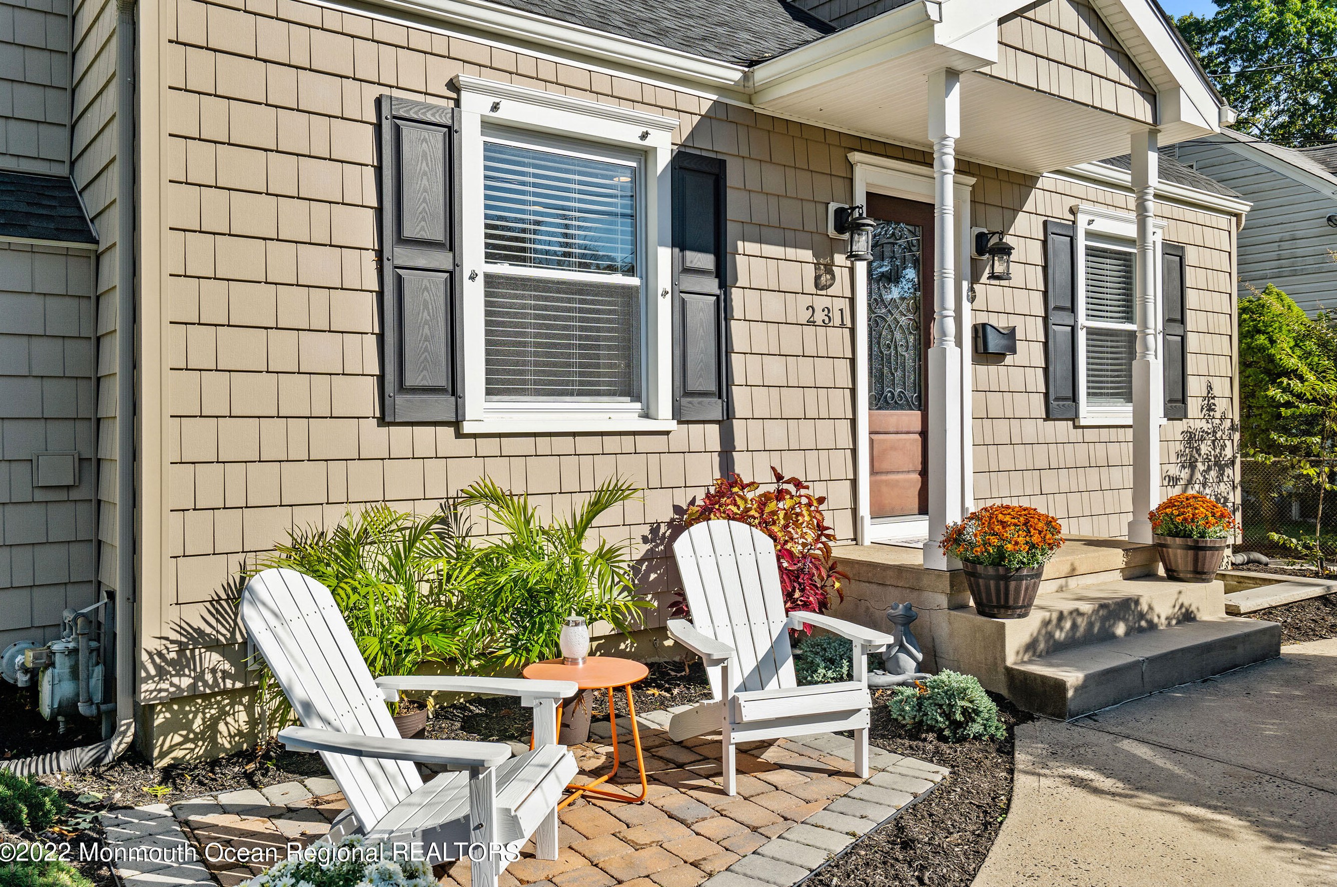 231 Highwood Rd, Oakhurst, NJ 07755-1472