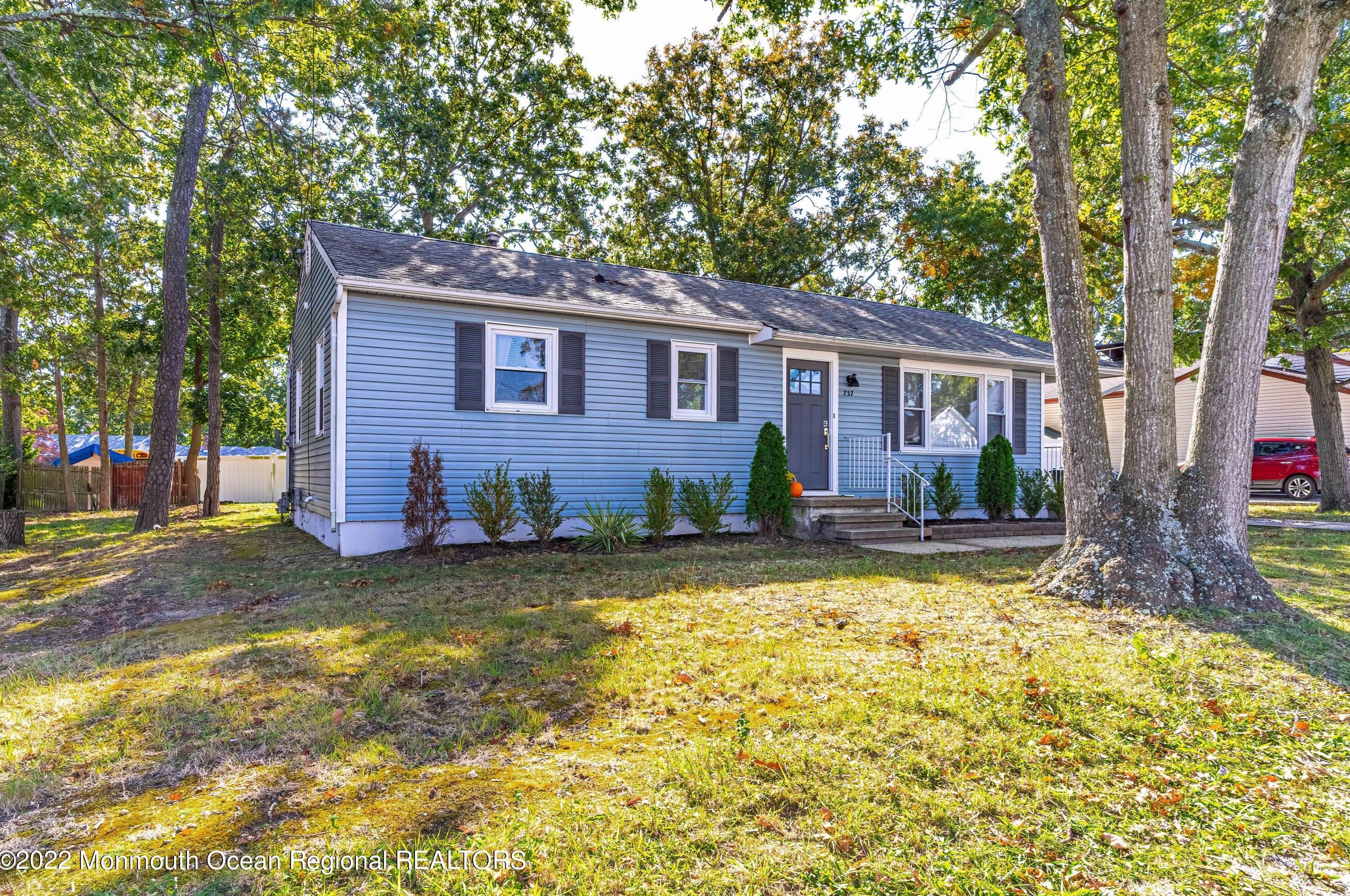 737 Spar Ave, Beachwood NJ  08722-3527 exterior