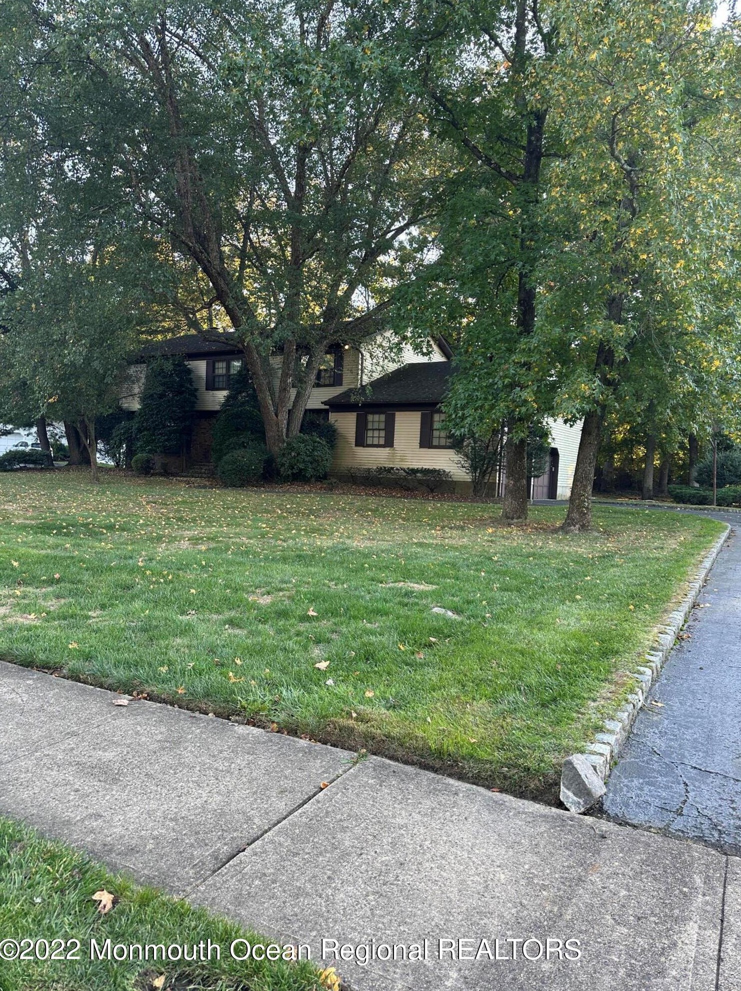 9 Thomas Dr, Millstone Township, NJ 07726-3448