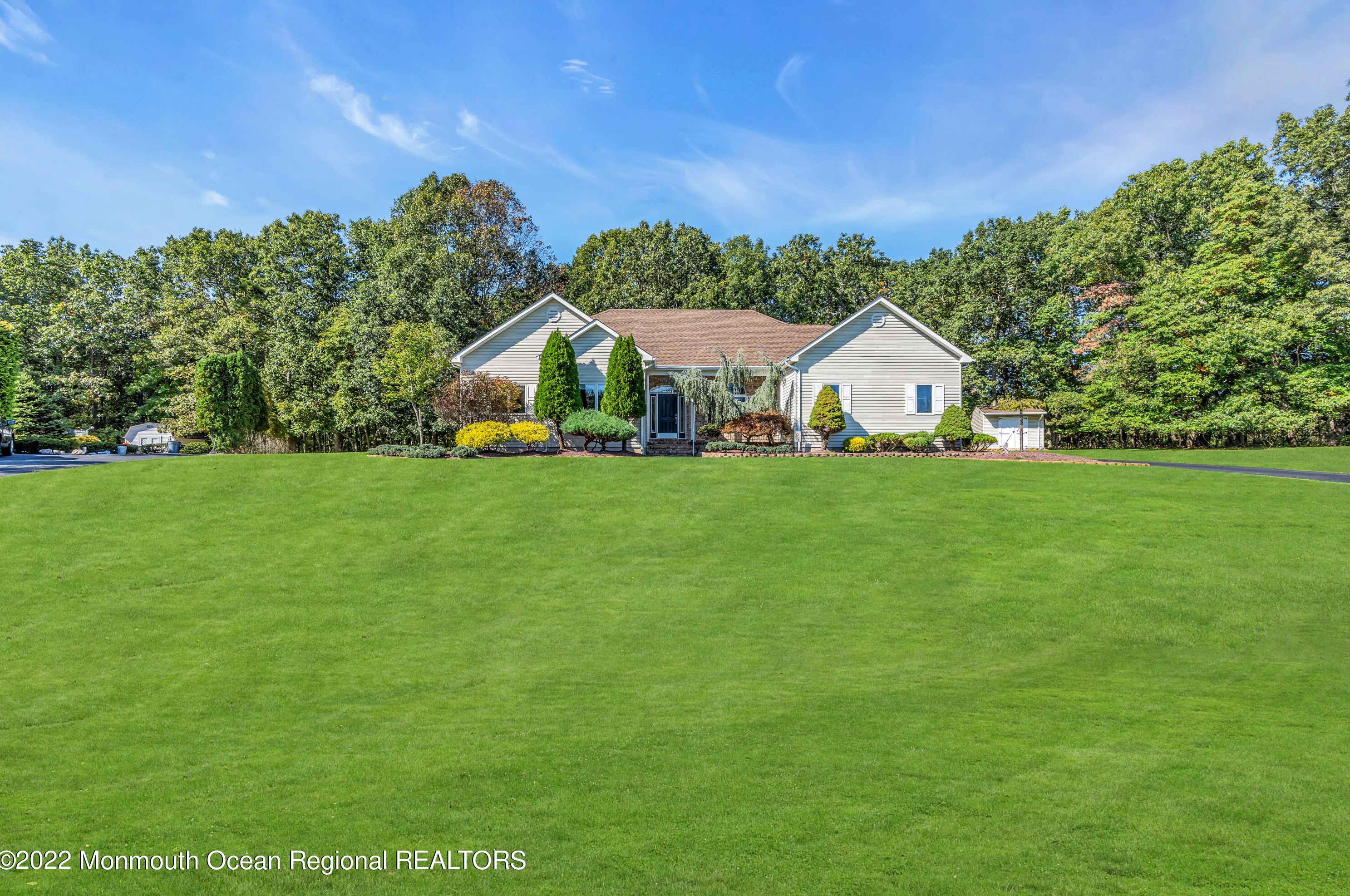 10 Twin Hill Ct, Wall Township, NJ 07731-1446