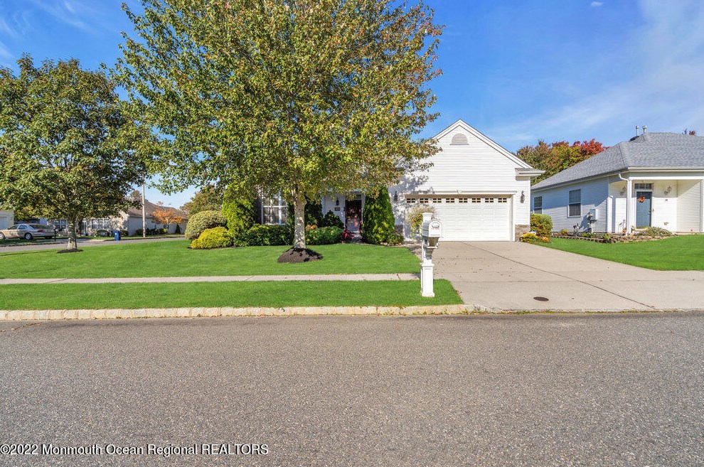 42 Sunrise Bay Blvd, Tuckerton, NJ 08087-1684