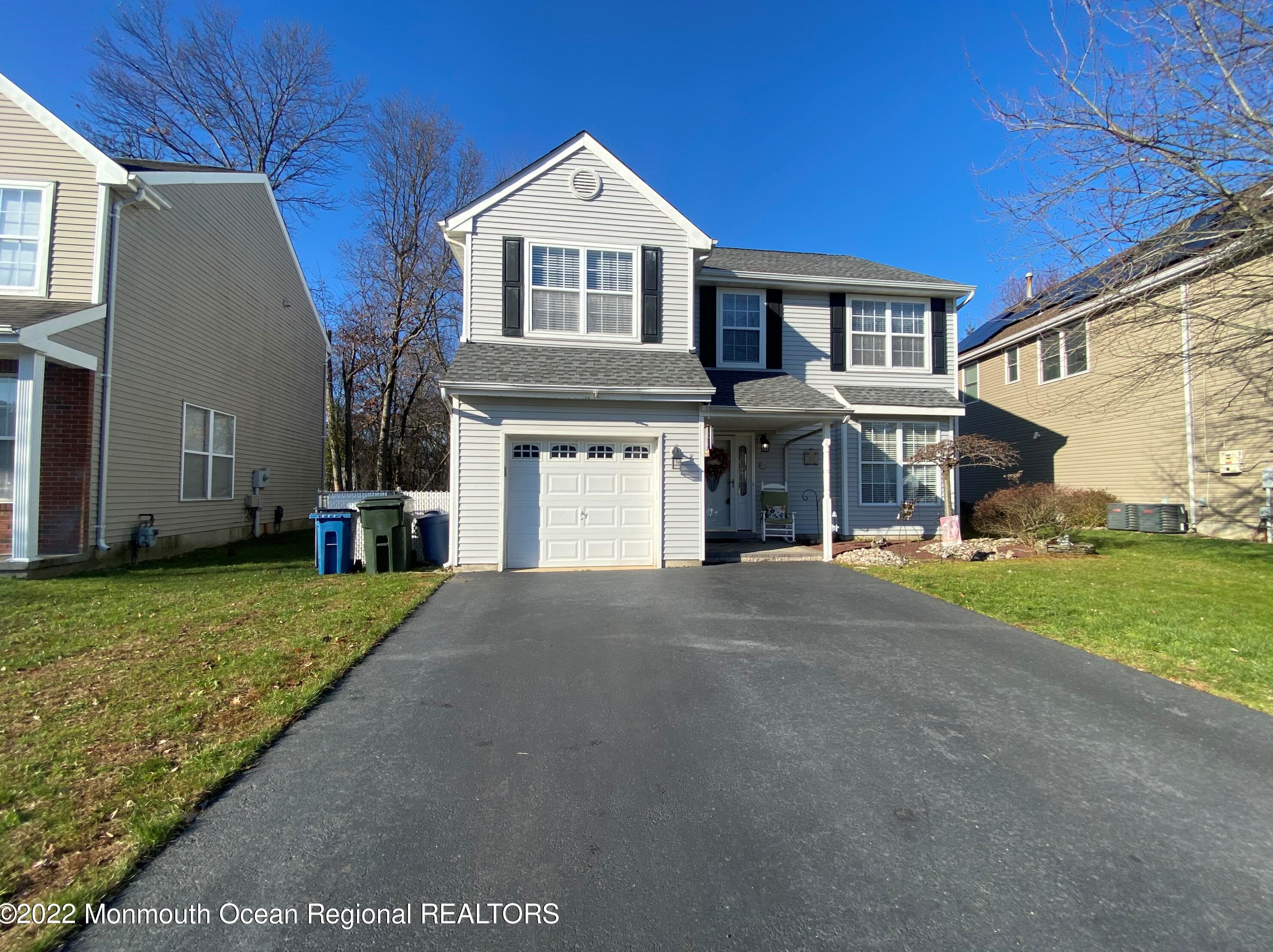 27 Skyline Dr, Hazlet, NJ 07730
