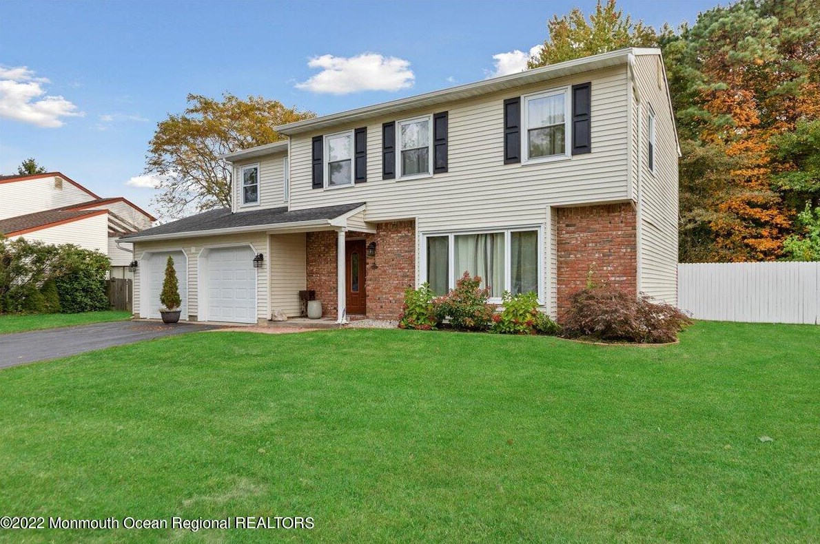 16 Danbury Rd, Wall Township, NJ 07753-7920