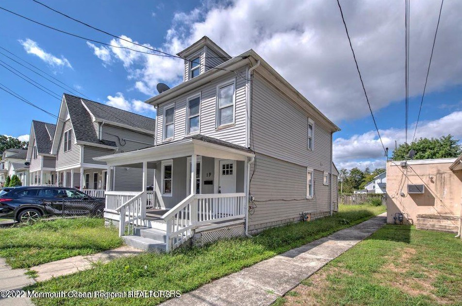 19 Dewitt Ave, Tinton Falls, NJ 07712