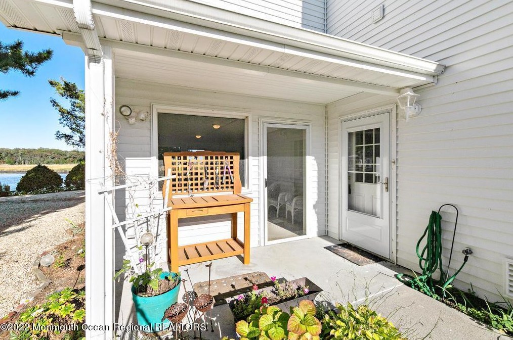 168 Spinnaker Dr, Tuckerton, NJ 08087-1522