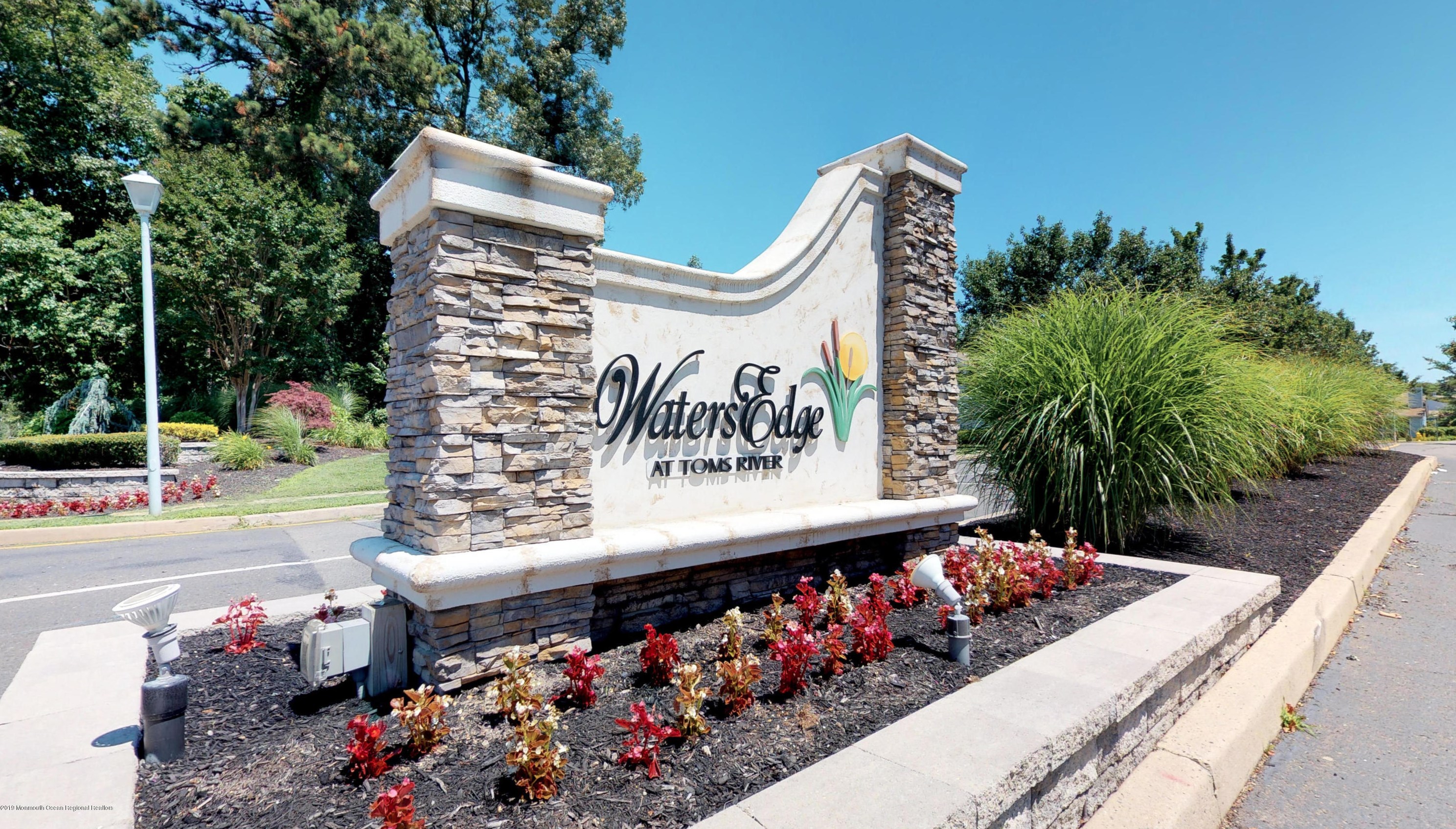 417 Waters Edge Dr, Toms River, NJ 08753-2668