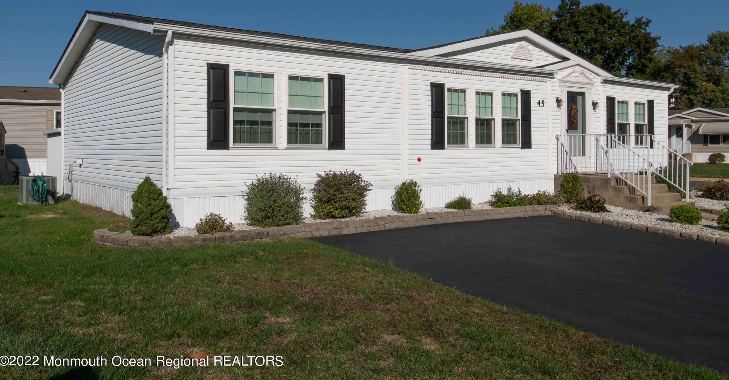 45 Silvermead Dr, East Freehold, NJ 07728