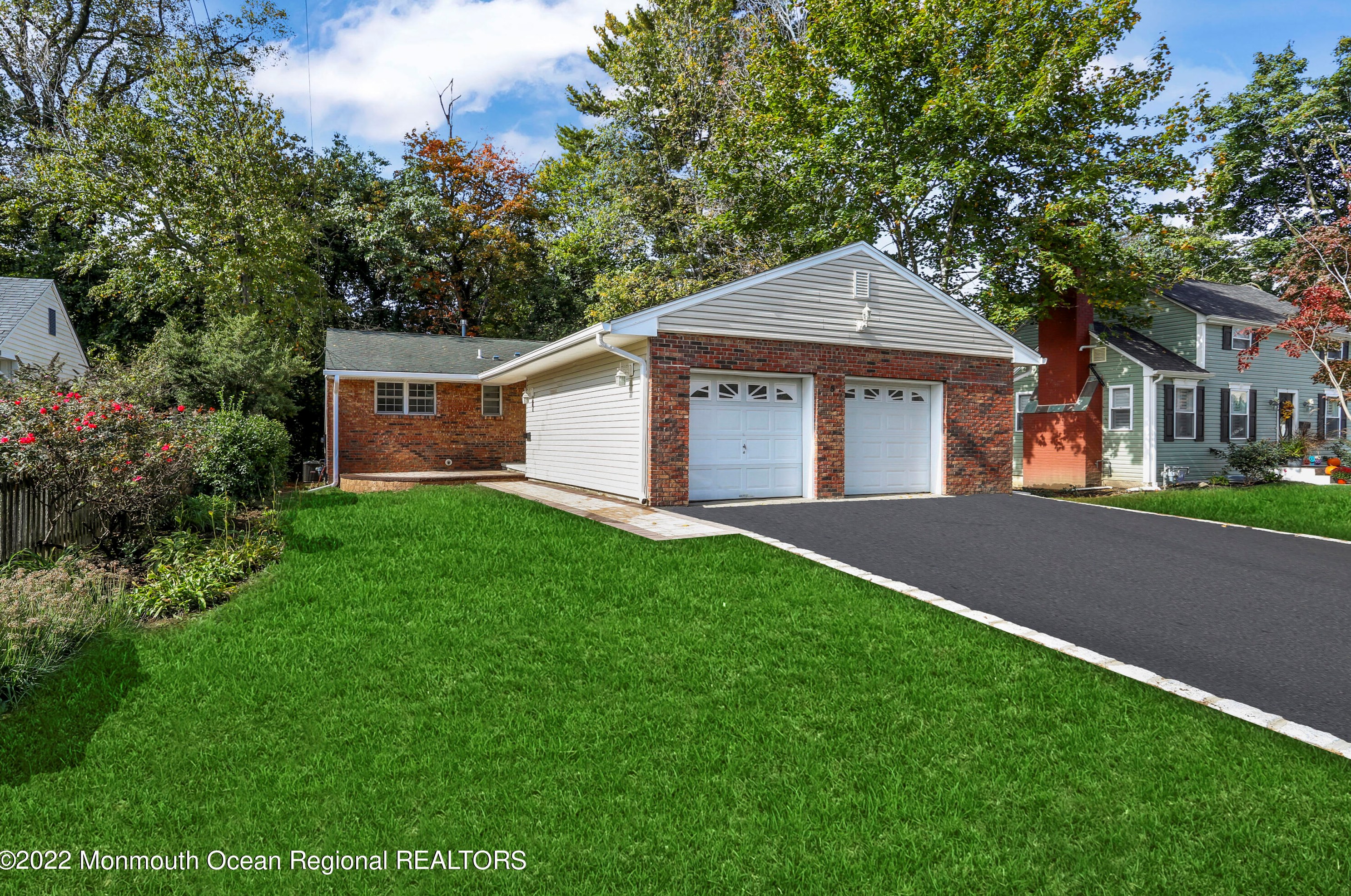 5 Weldon Rd, Matawan, NJ 07747-3025