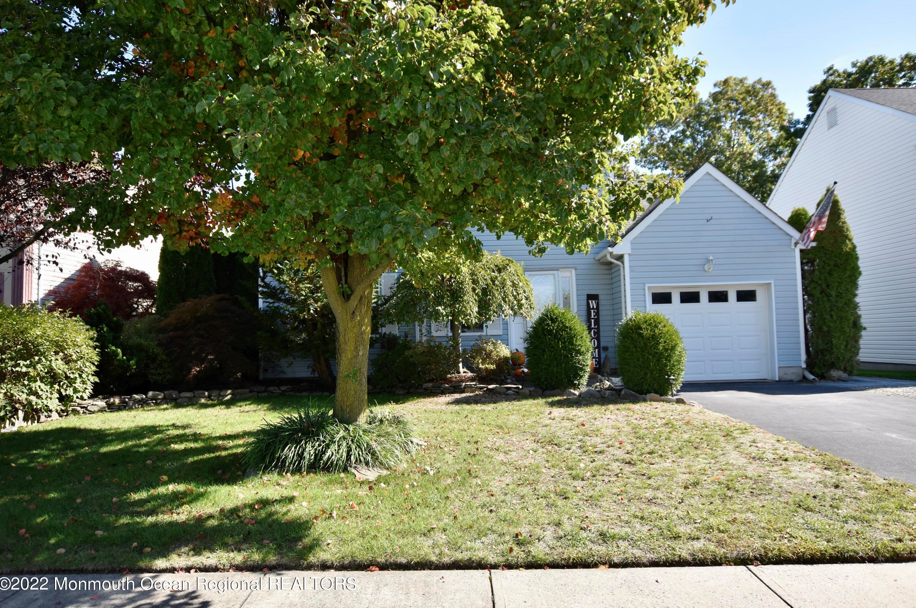 51 Red Maple Dr, Bricktown, NJ 08724