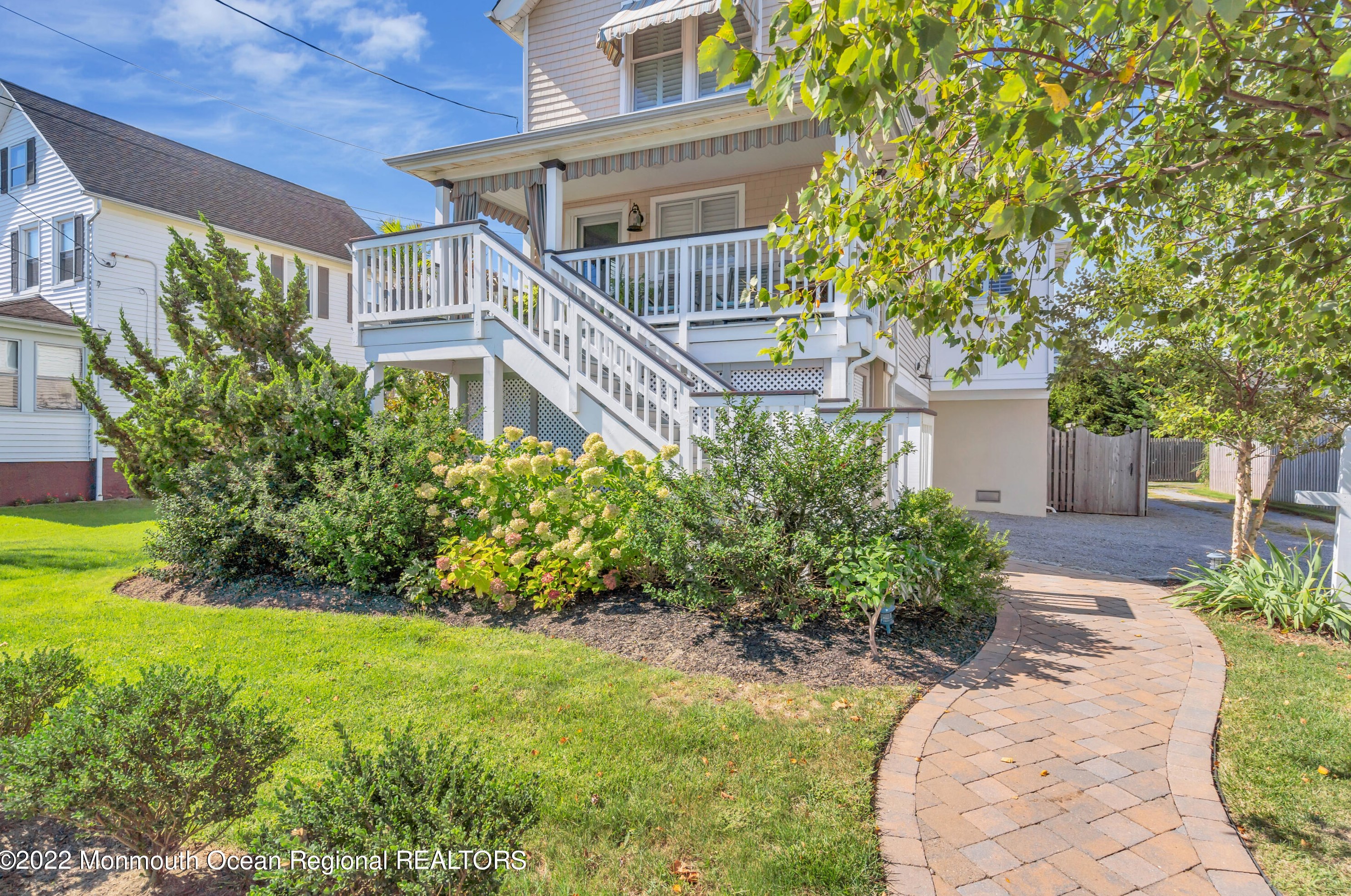 32 Riverdale Ave, Monmouth Beach, NJ 07750
