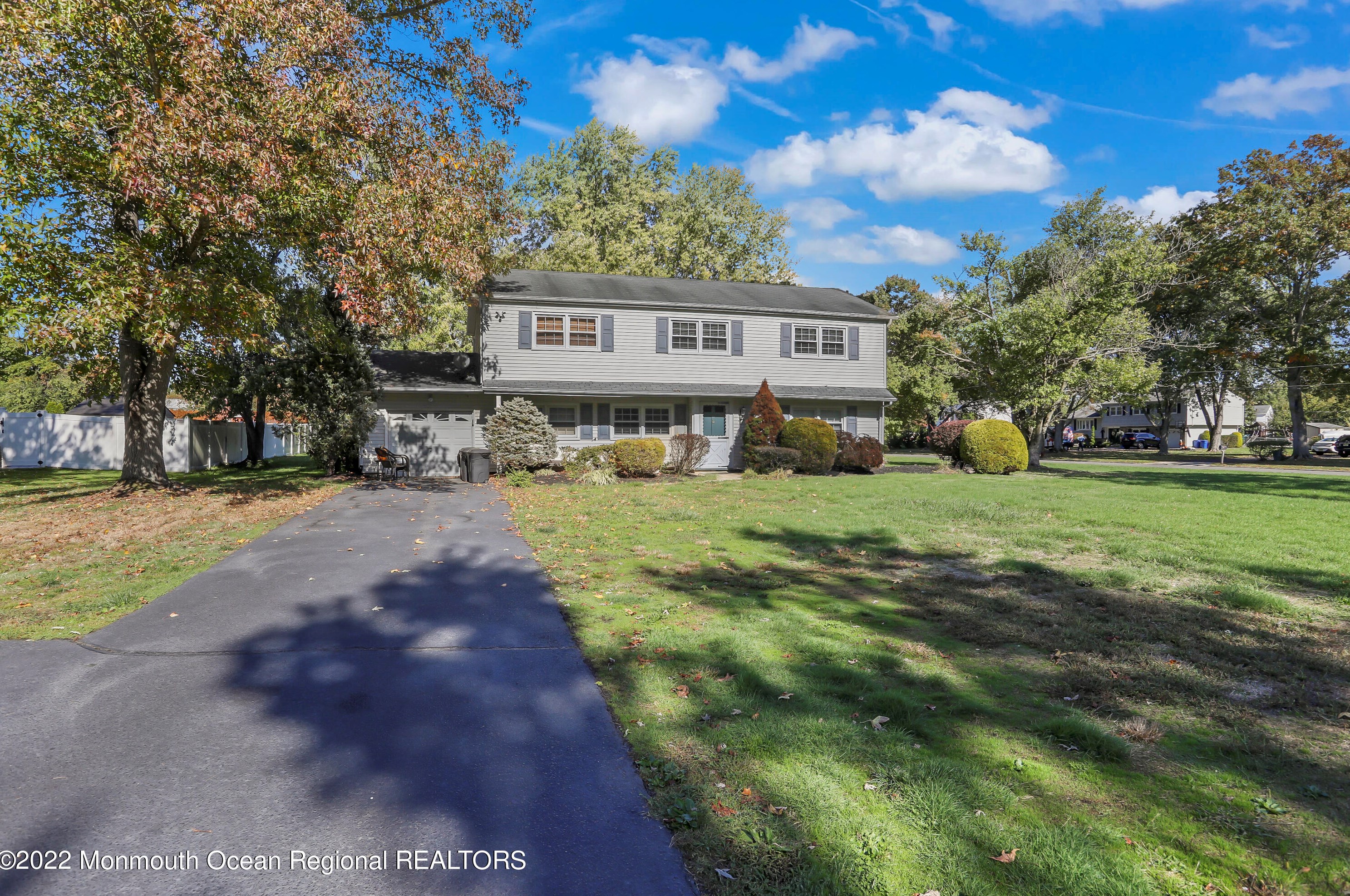 17 Whittier Dr, Millstone Township, NJ 07726-3750