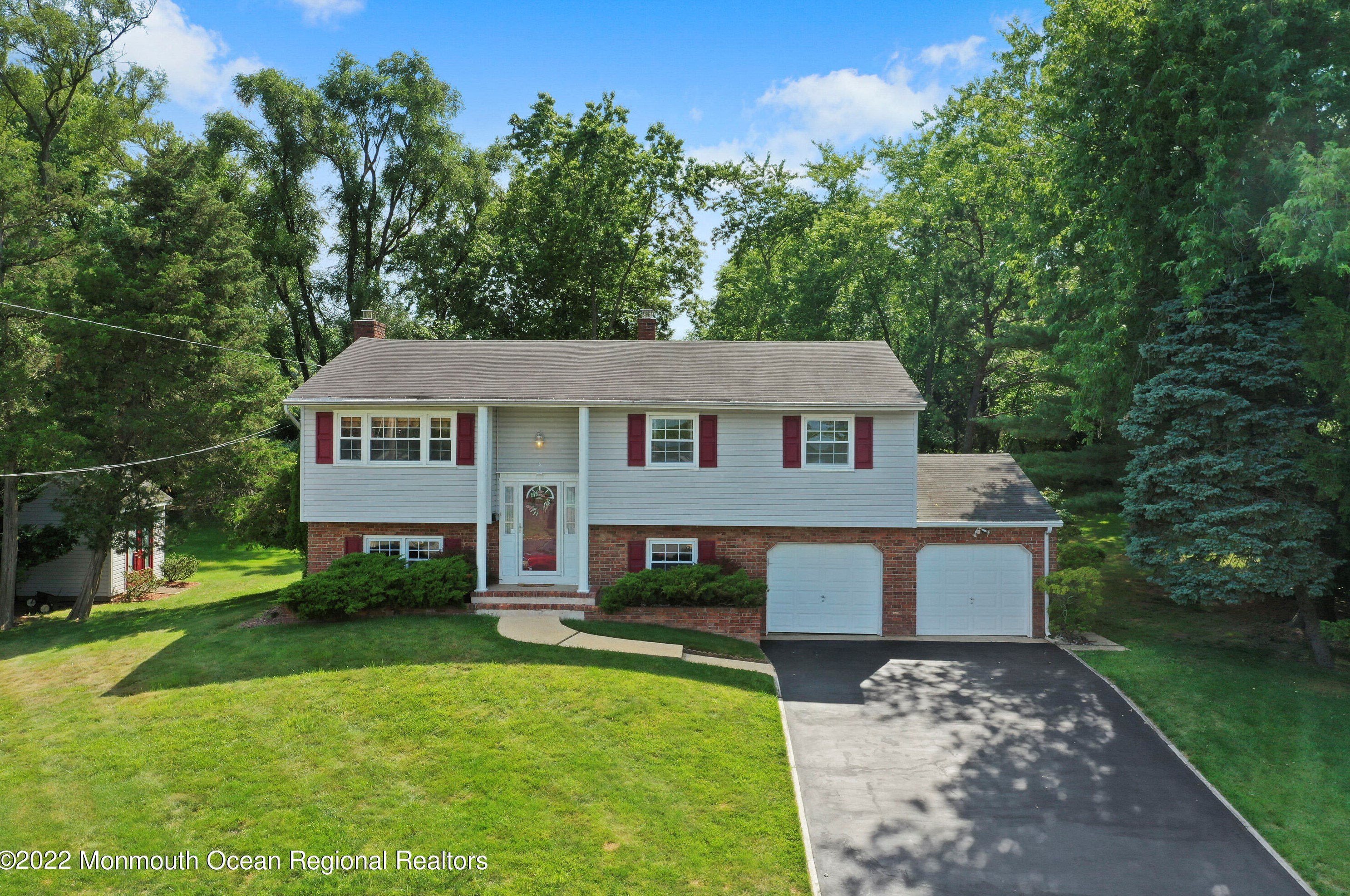 4 Westbrook Cir, Wall Township, NJ 07731-2119