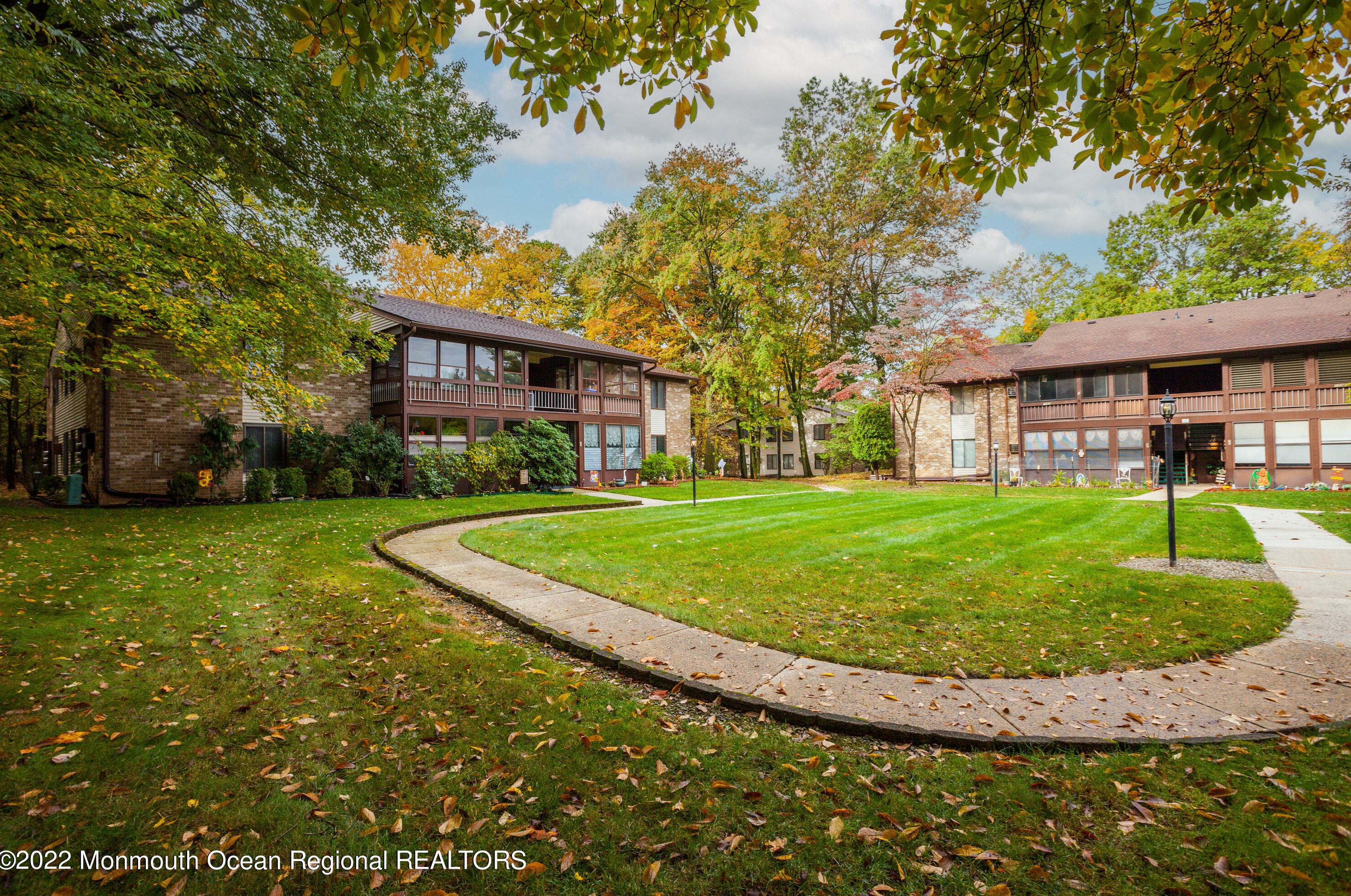 110 Amberly Dr, Millstone Township, NJ 07726-2358