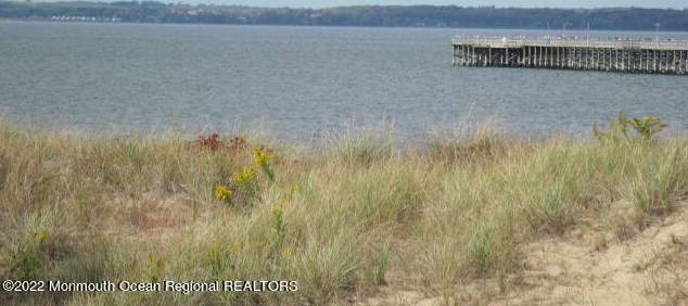 131 6th St, Ideal Beach NJ  07734-2905 exterior