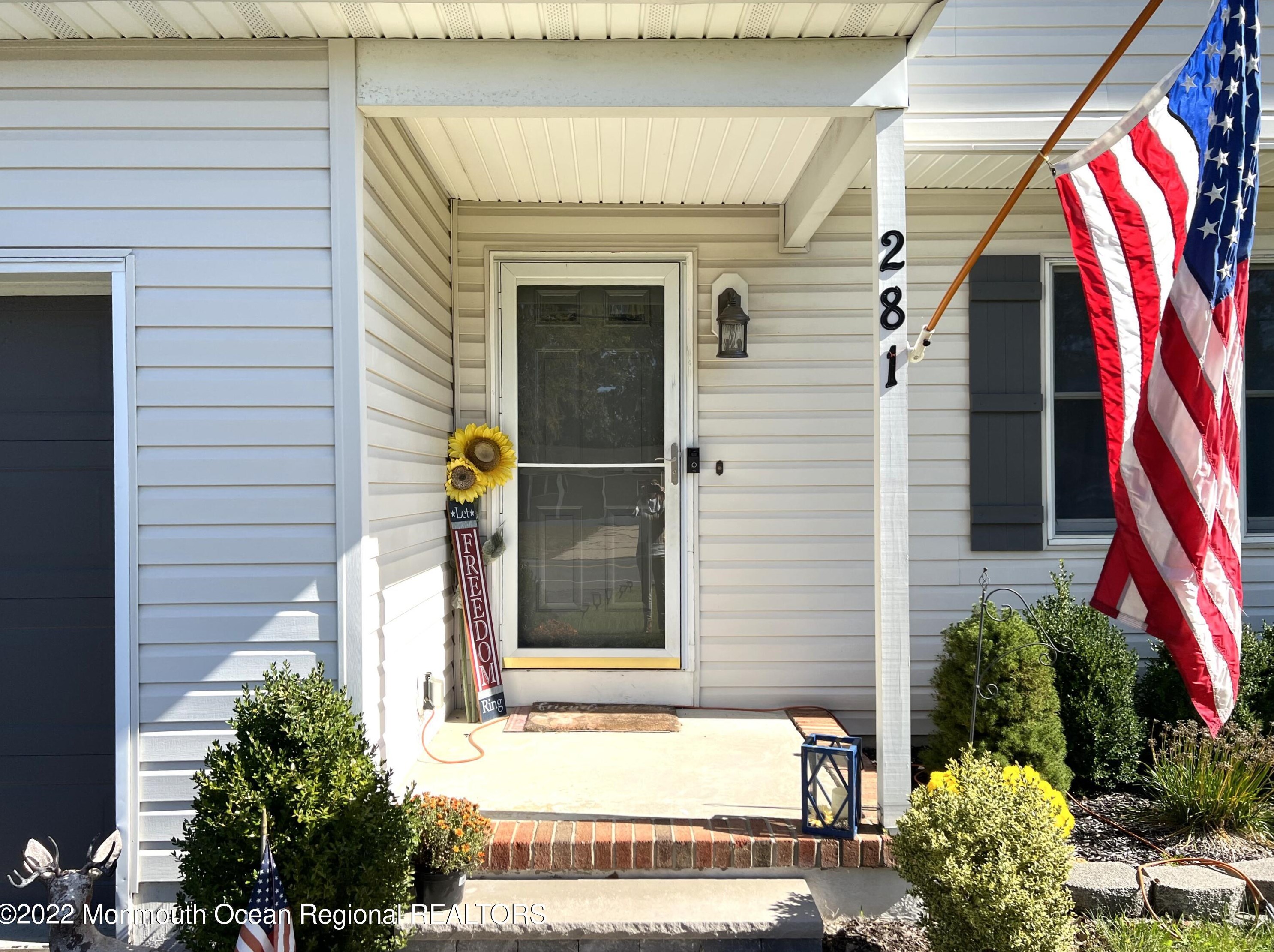 281 Nautilus Dr, Cedar Bonnet Island, NJ 08050