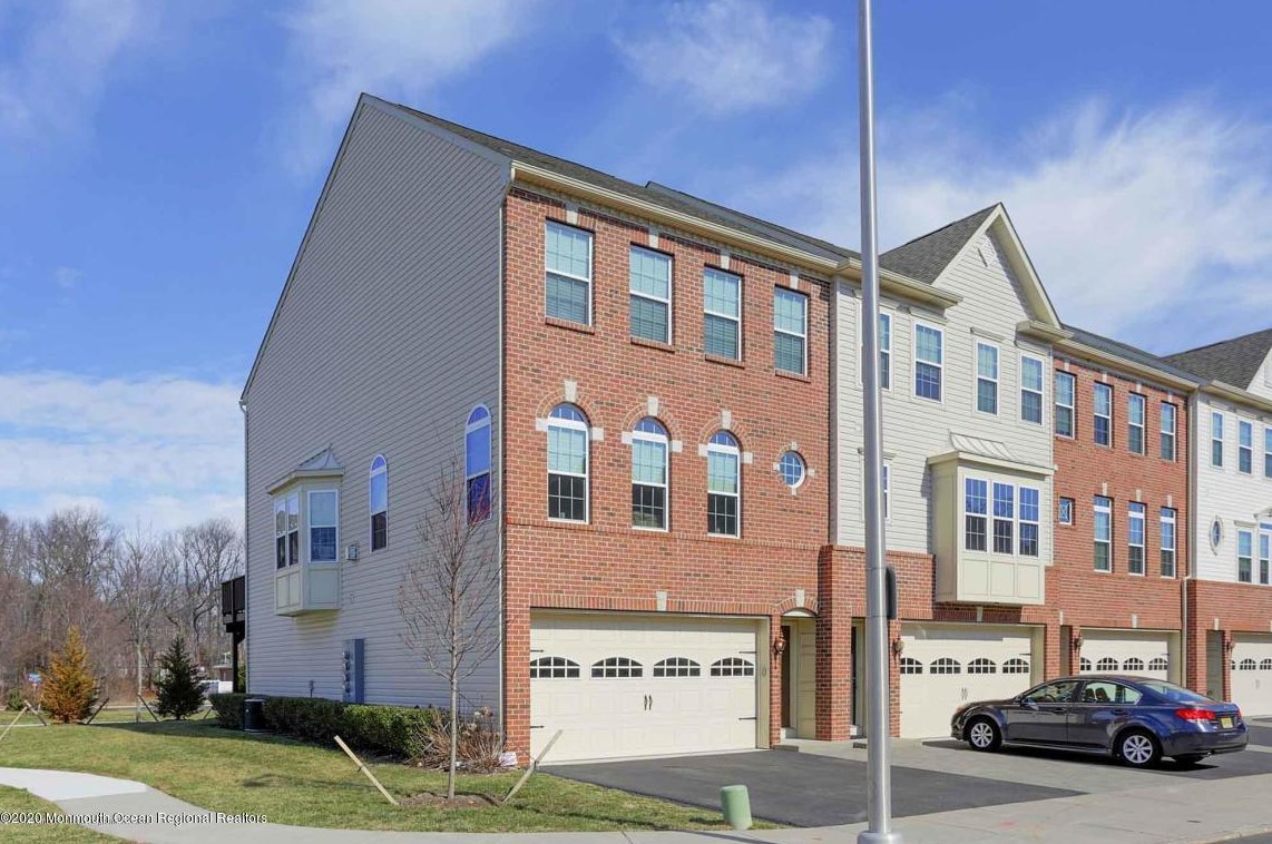 10 Pate Dr, Middletown, NJ 07748