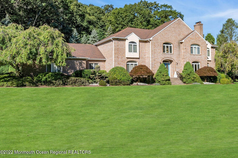 26 Dora Ln, Holmdel Village, NJ 07733