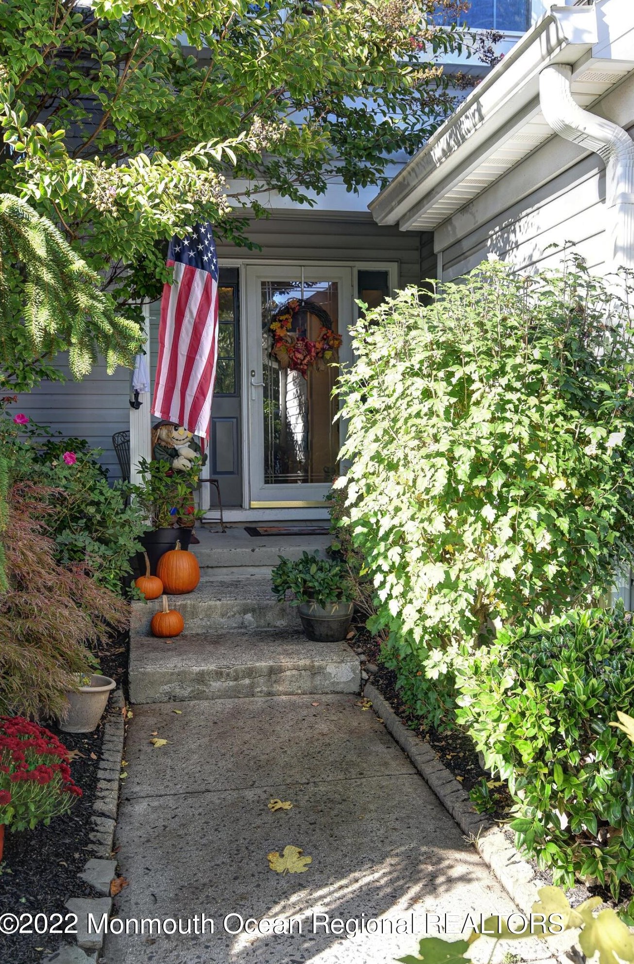 19 Tuthill Ct, Sayreville, NJ 08872-2710