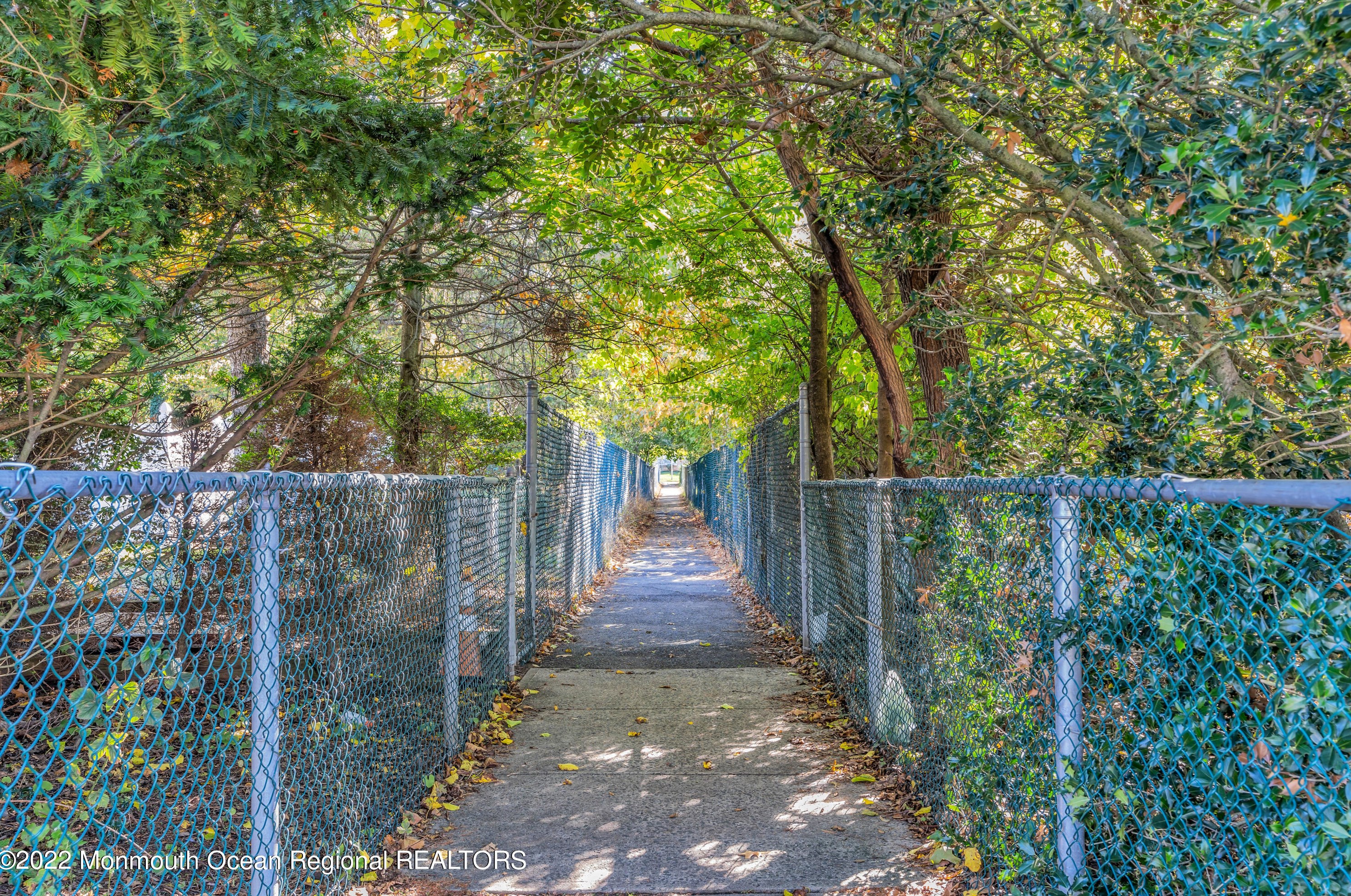 74 Idlewild Ln, Matawan NJ 07747-1534 exterior