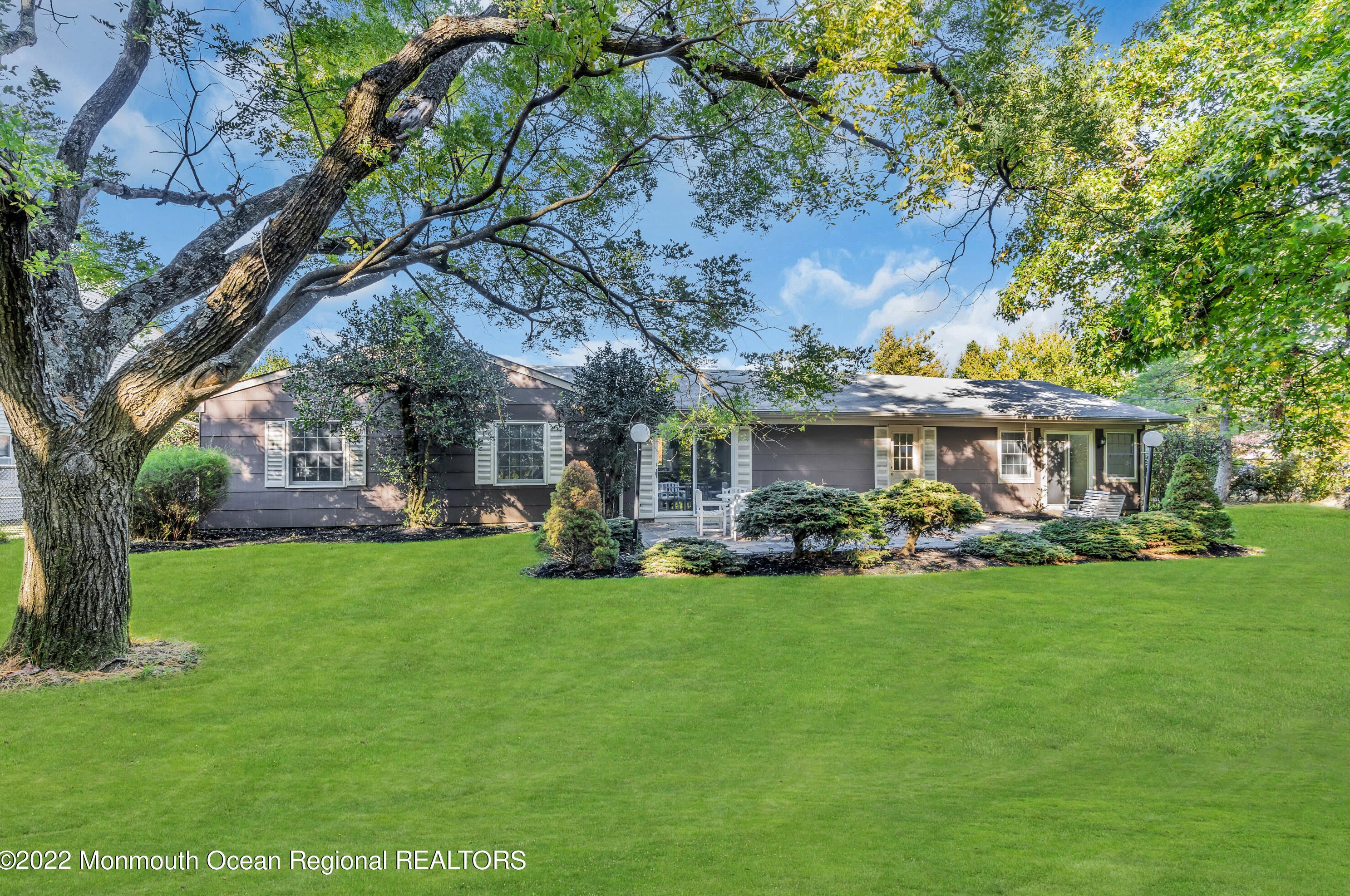 74 Idlewild Ln, Matawan NJ 07747-1534 exterior