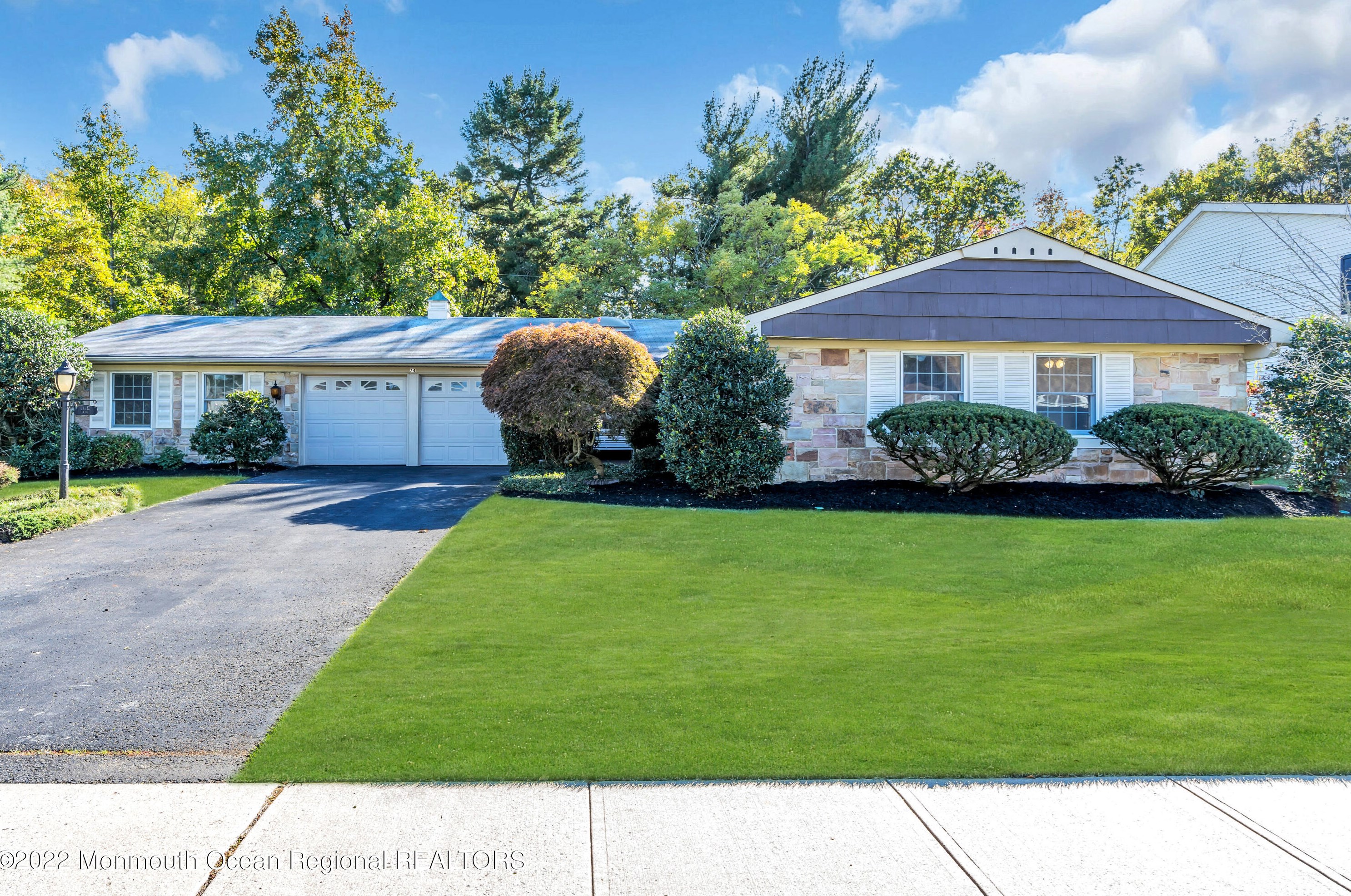 74 Idlewild Ln, Matawan, NJ 07747-1506