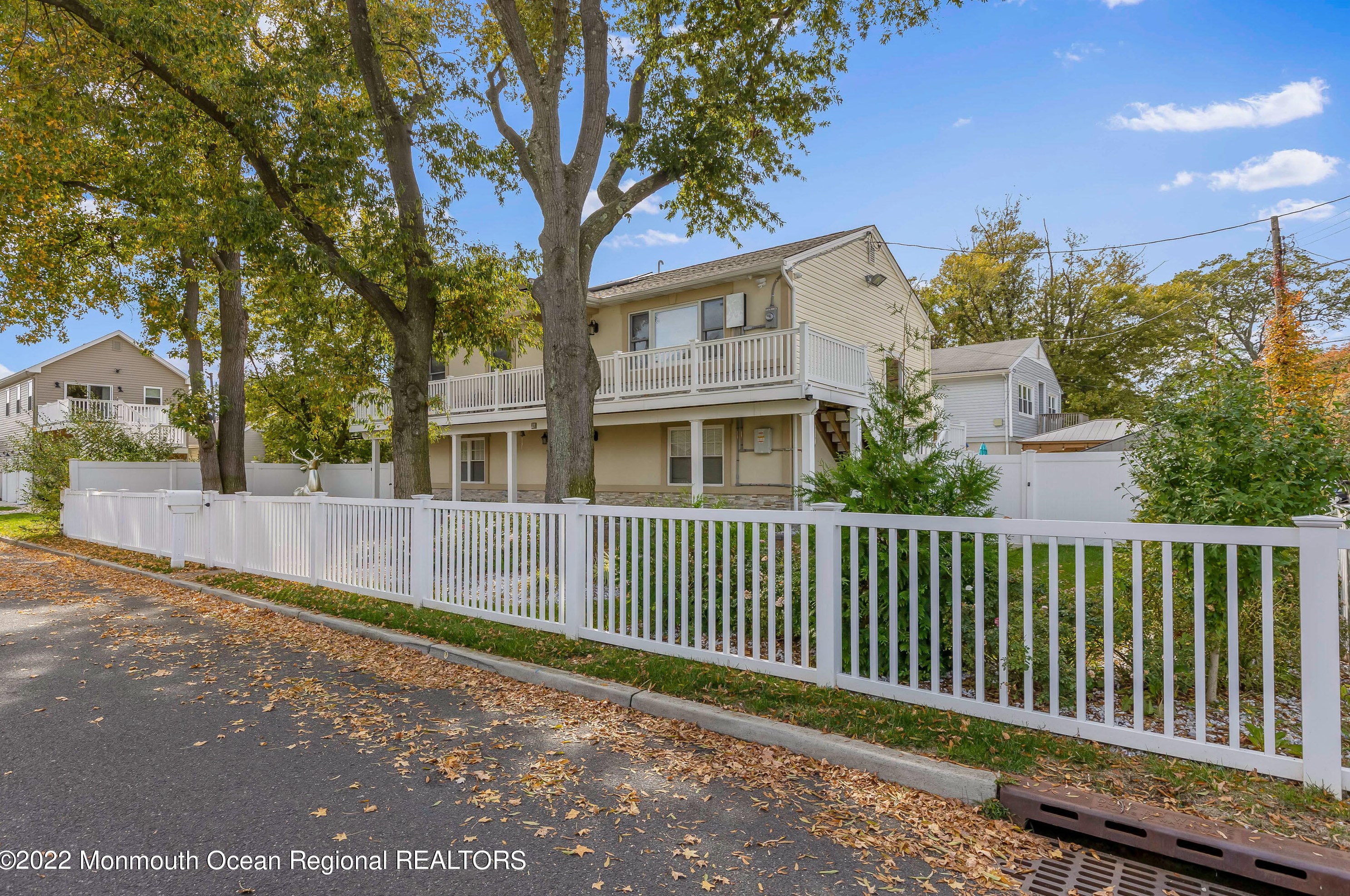 27 Gillette St, Ideal Beach, NJ 07734-1301