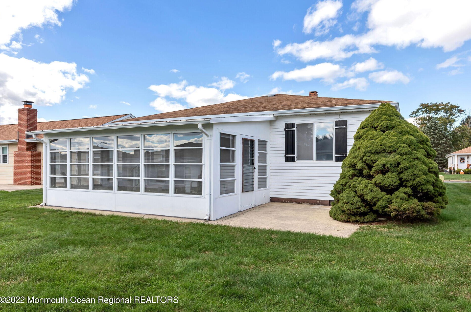 71 Pirogue St, Toms River, NJ 08757-4136