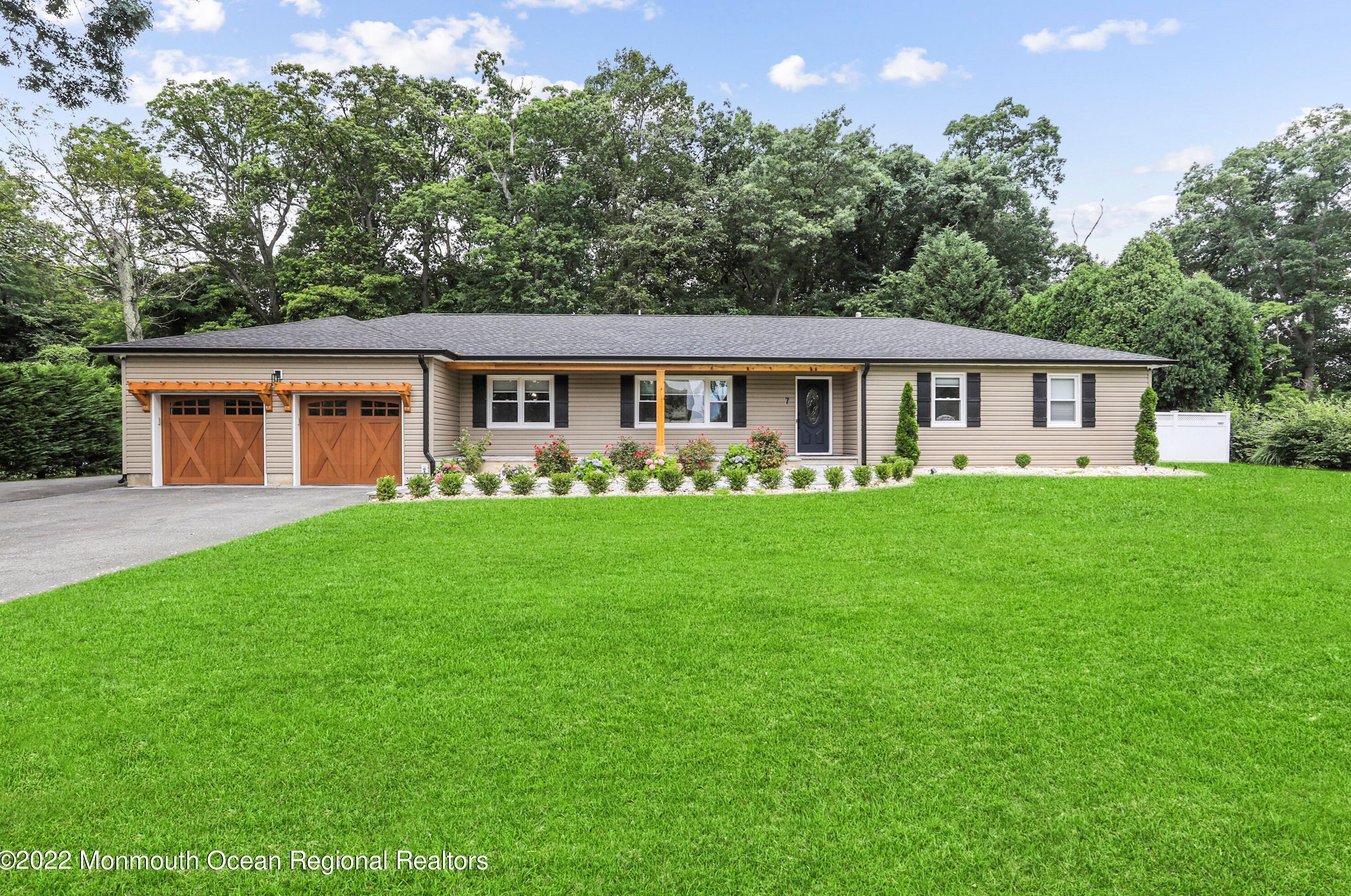 7 Sharon Dr, Tinton Falls, NJ 07712