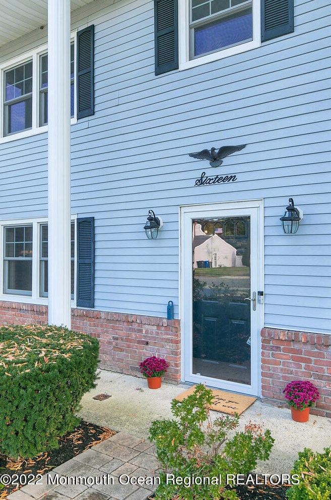 16 Tanglewood Rd, Middletown, NJ 07748