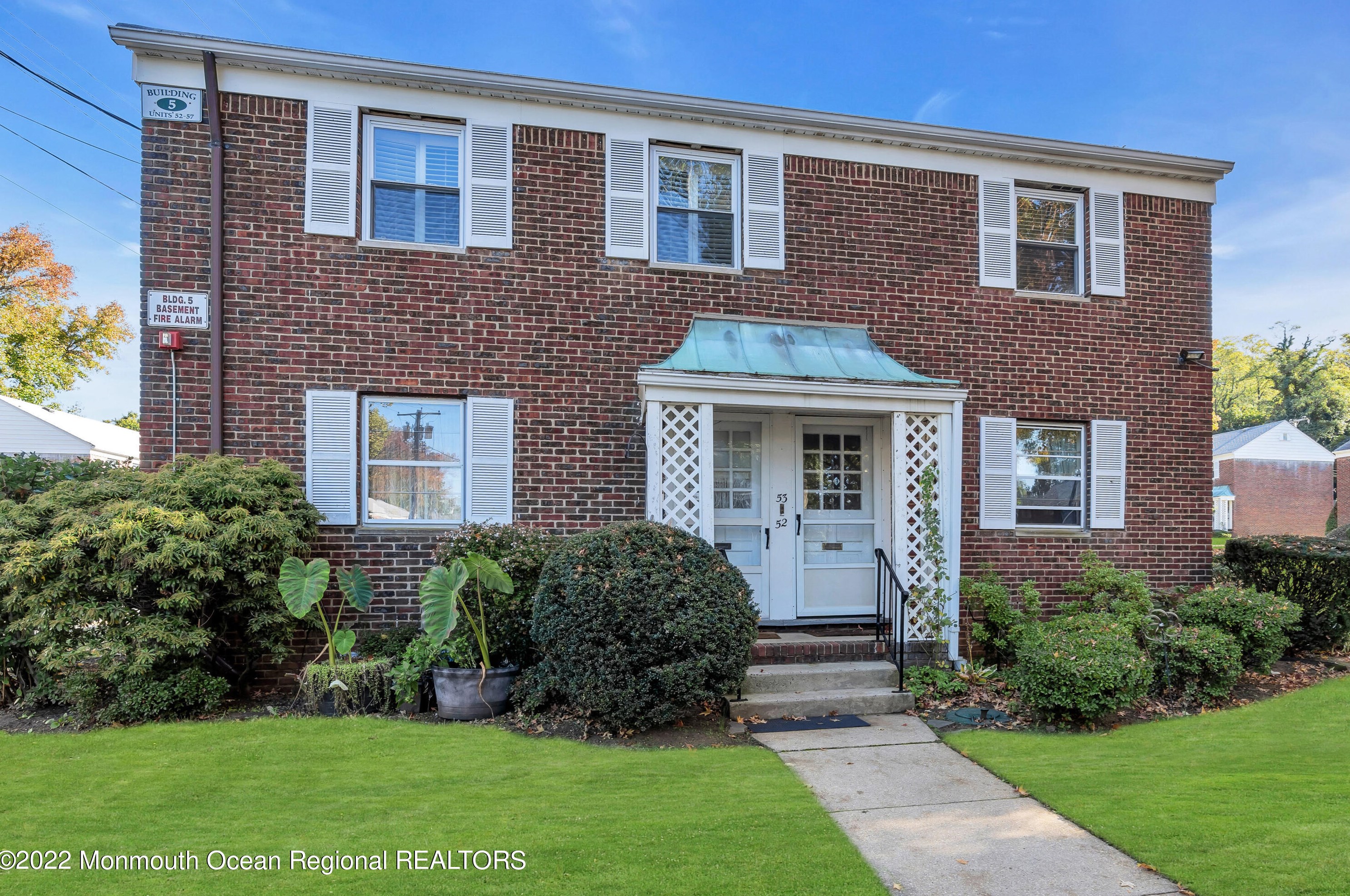 53 Manor Dr, Tinton Falls, NJ 07701