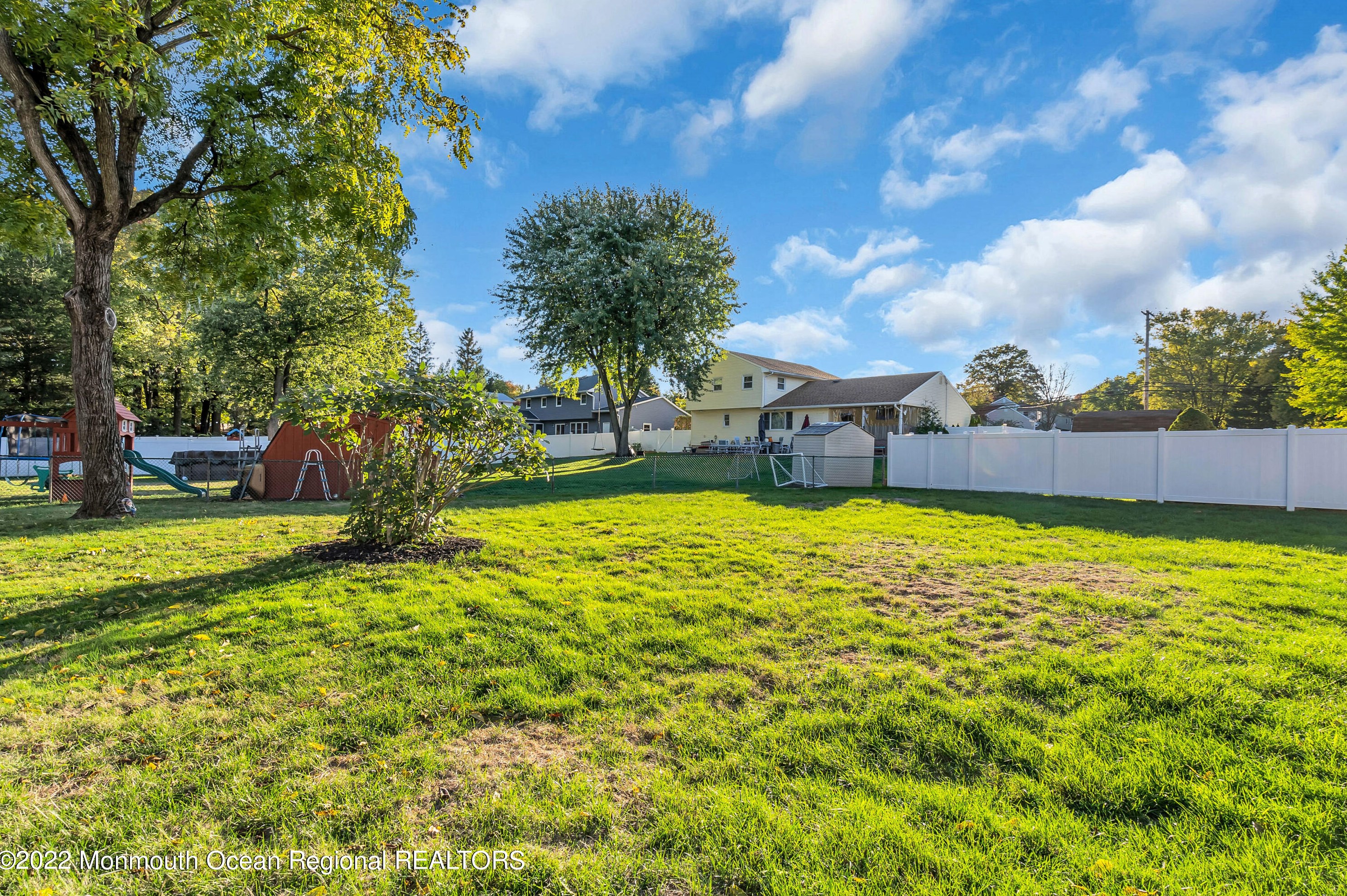 98 Aberdeen Rd, Matawan NJ 07747-2721 exterior