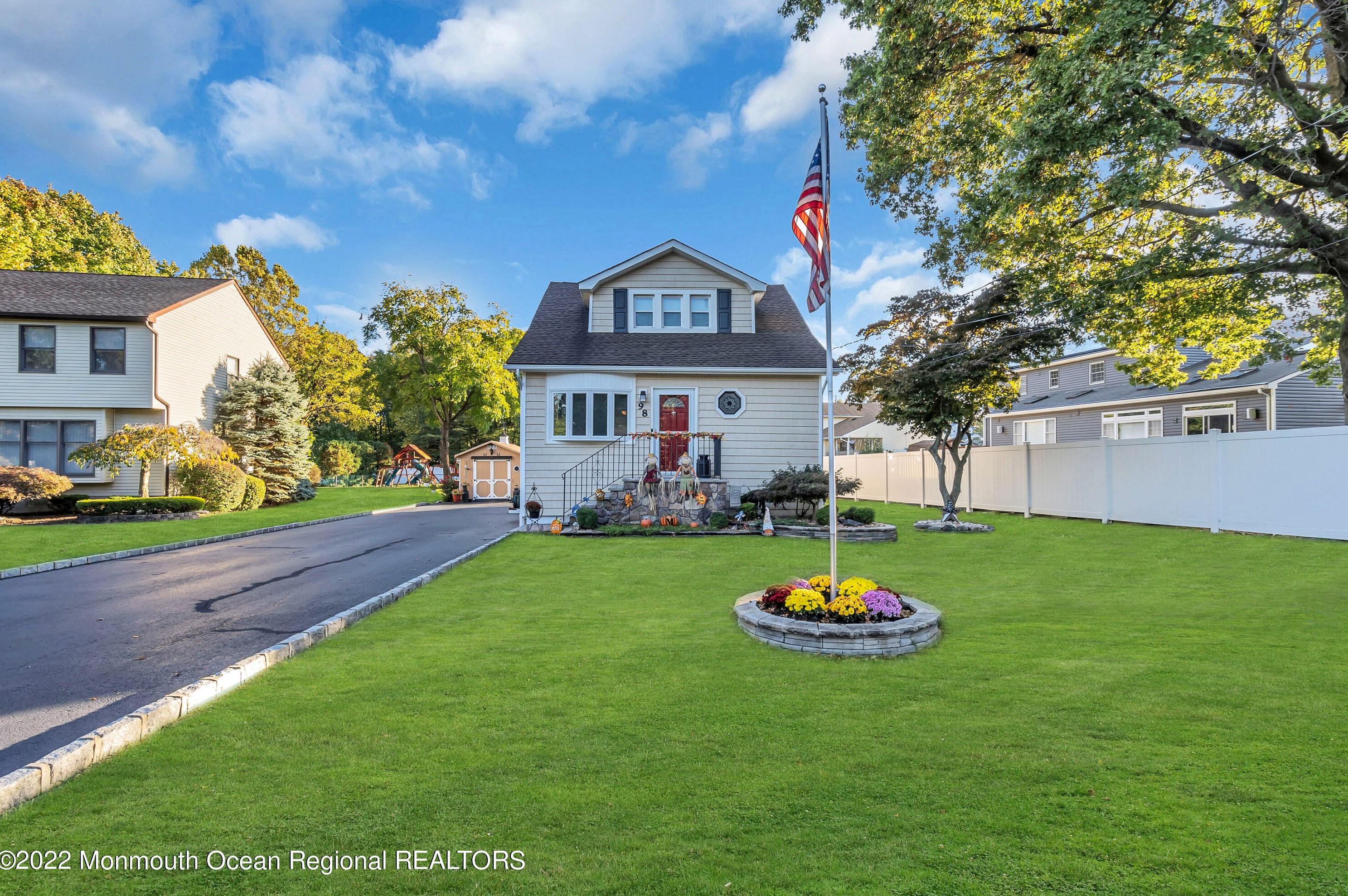 98 Aberdeen Rd, Matawan, NJ 07747-2721