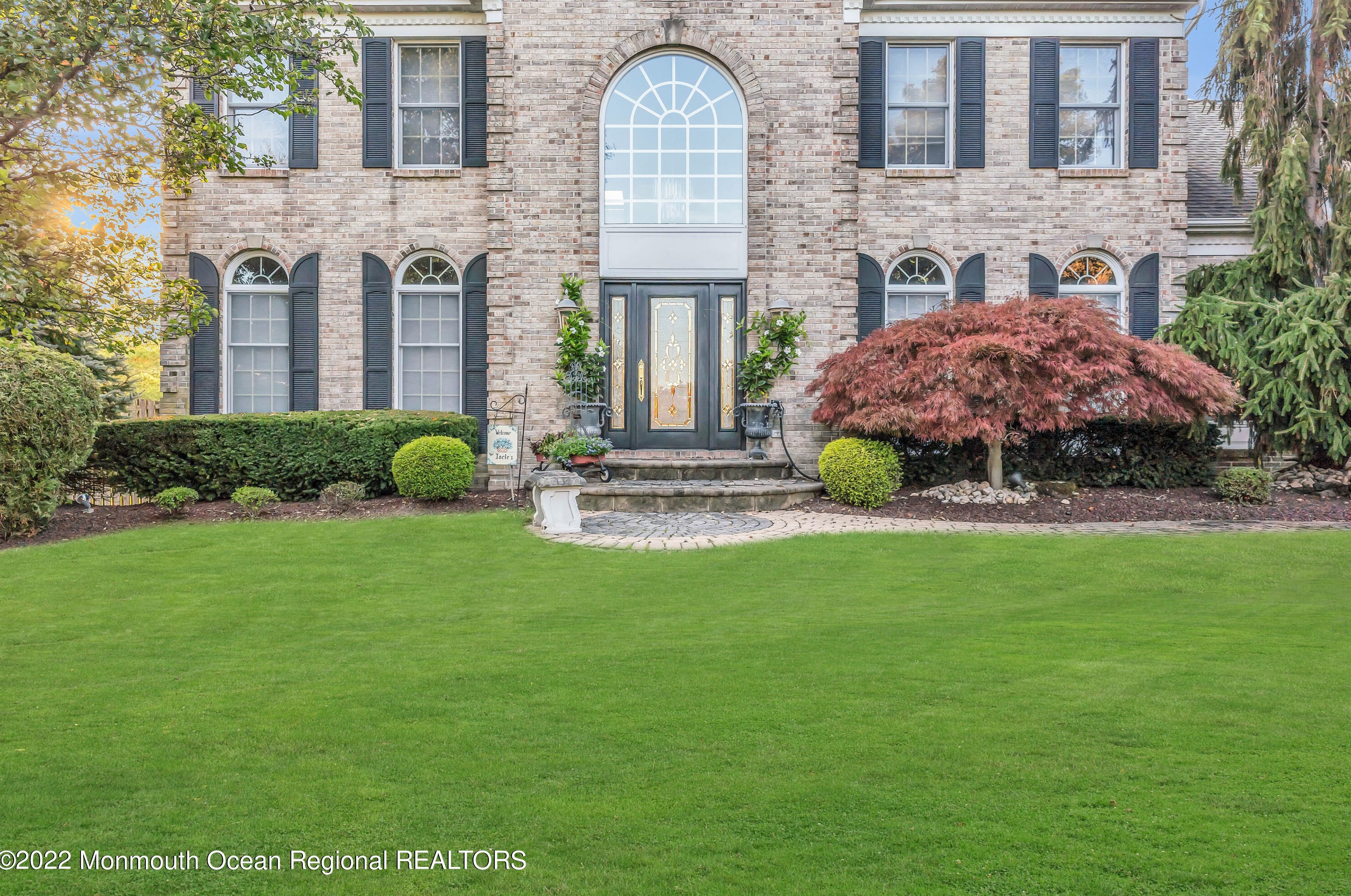 41 Marthas Dr, East Freehold, NJ 07728