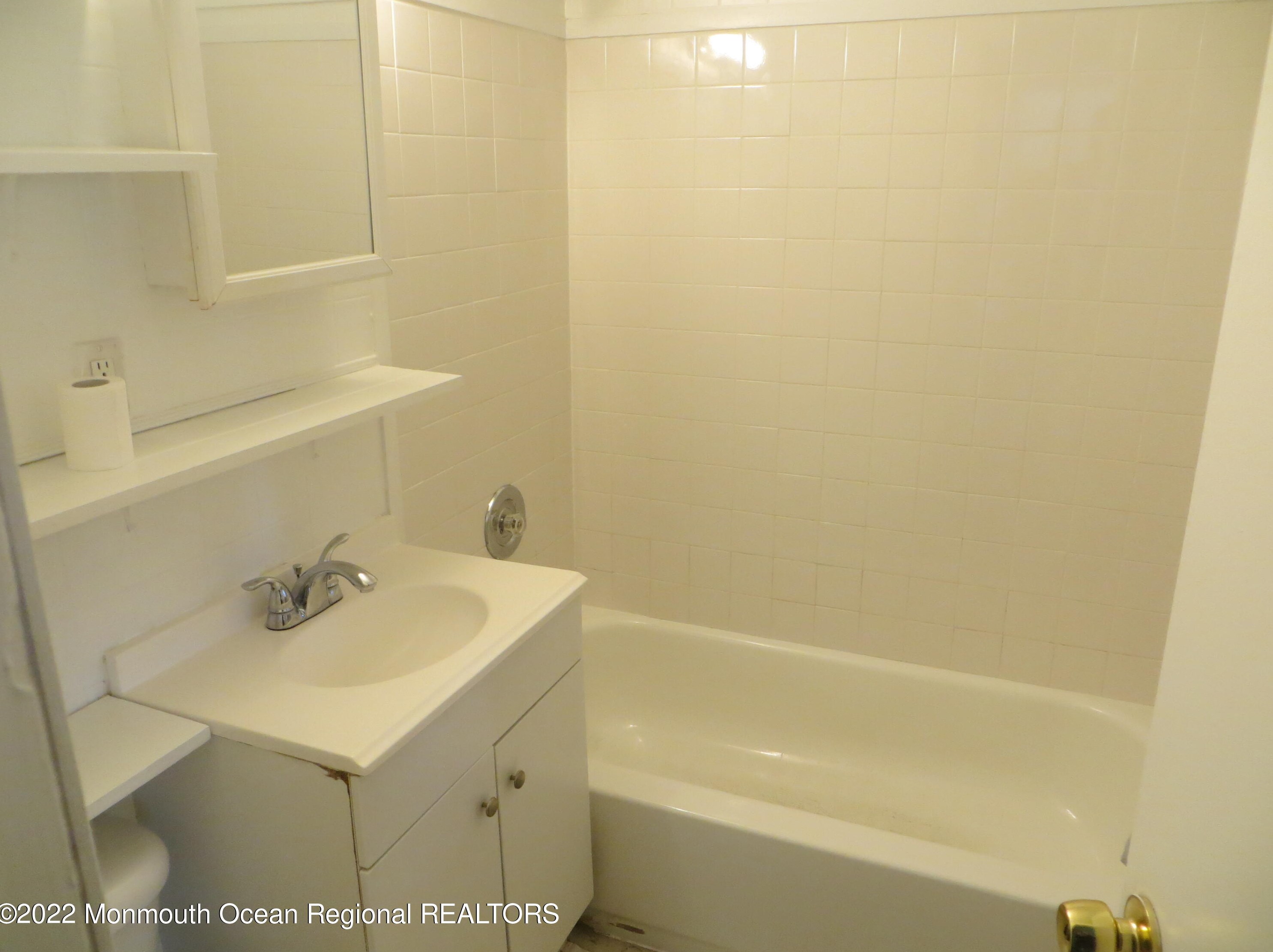 44 Conover St, East Freehold, NJ 07728
