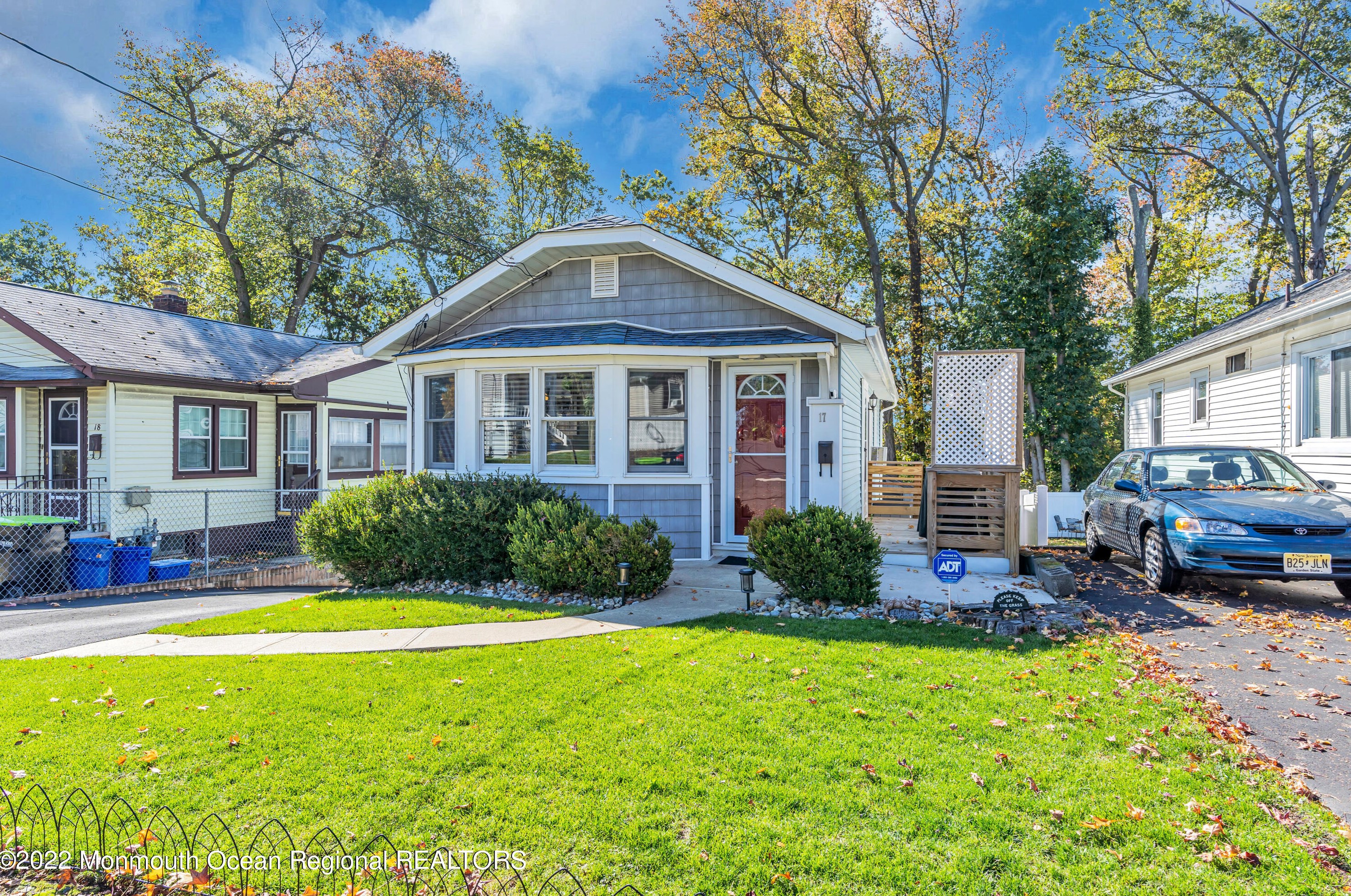 17 Middlesex Blvd, Keyport, NJ 07735-6053