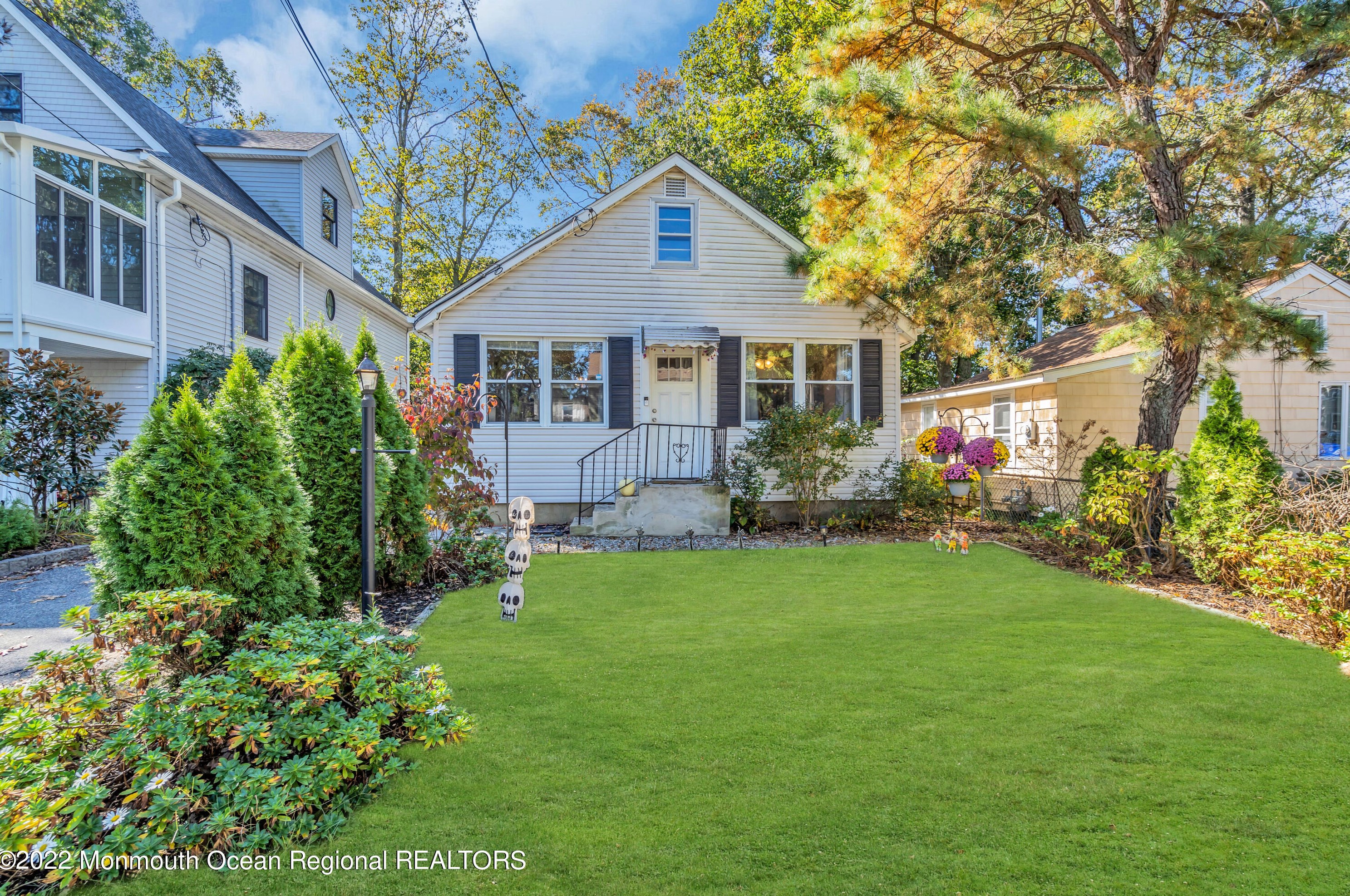 176 Pinehurst Rd, Bricktown, NJ 08723