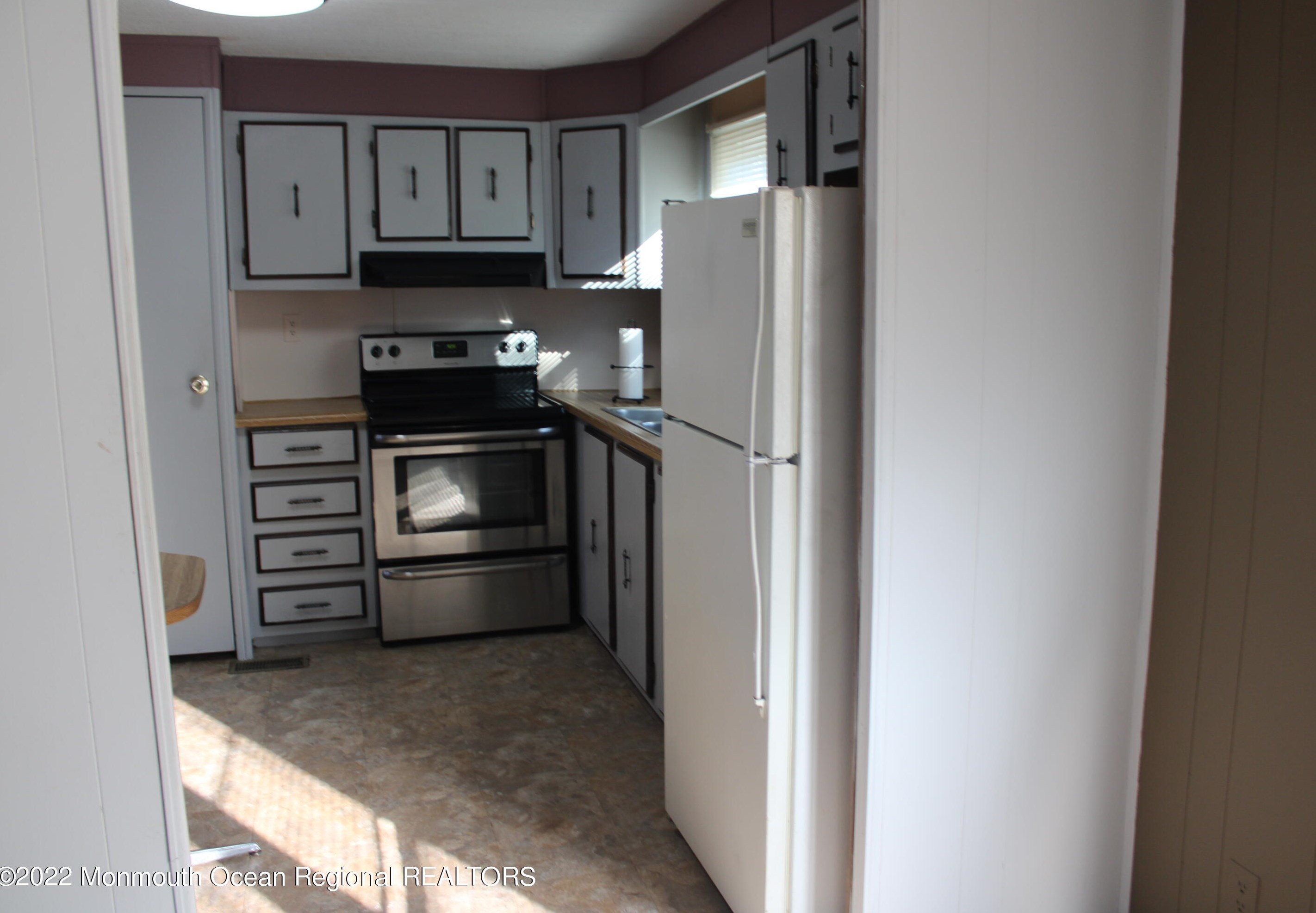 3 Meadowlark Ln, Lakehurst, NJ 08759