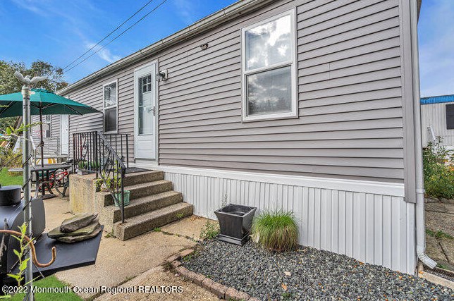 5 Grace Ln, Wall Township, NJ 07731-1118