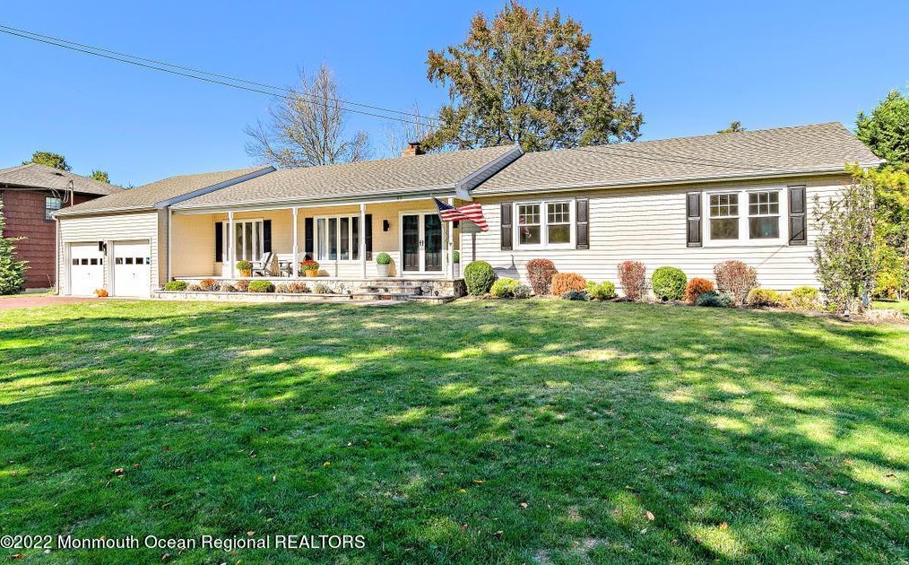 99 Algonquin Ave, Oceanport, NJ 07757-1611
