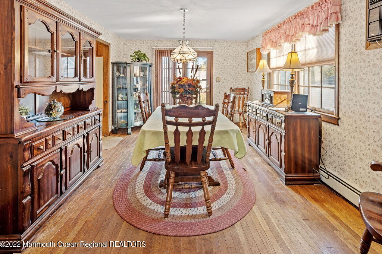 91 Ravine Dr, Matawan NJ 07747-2880 exterior