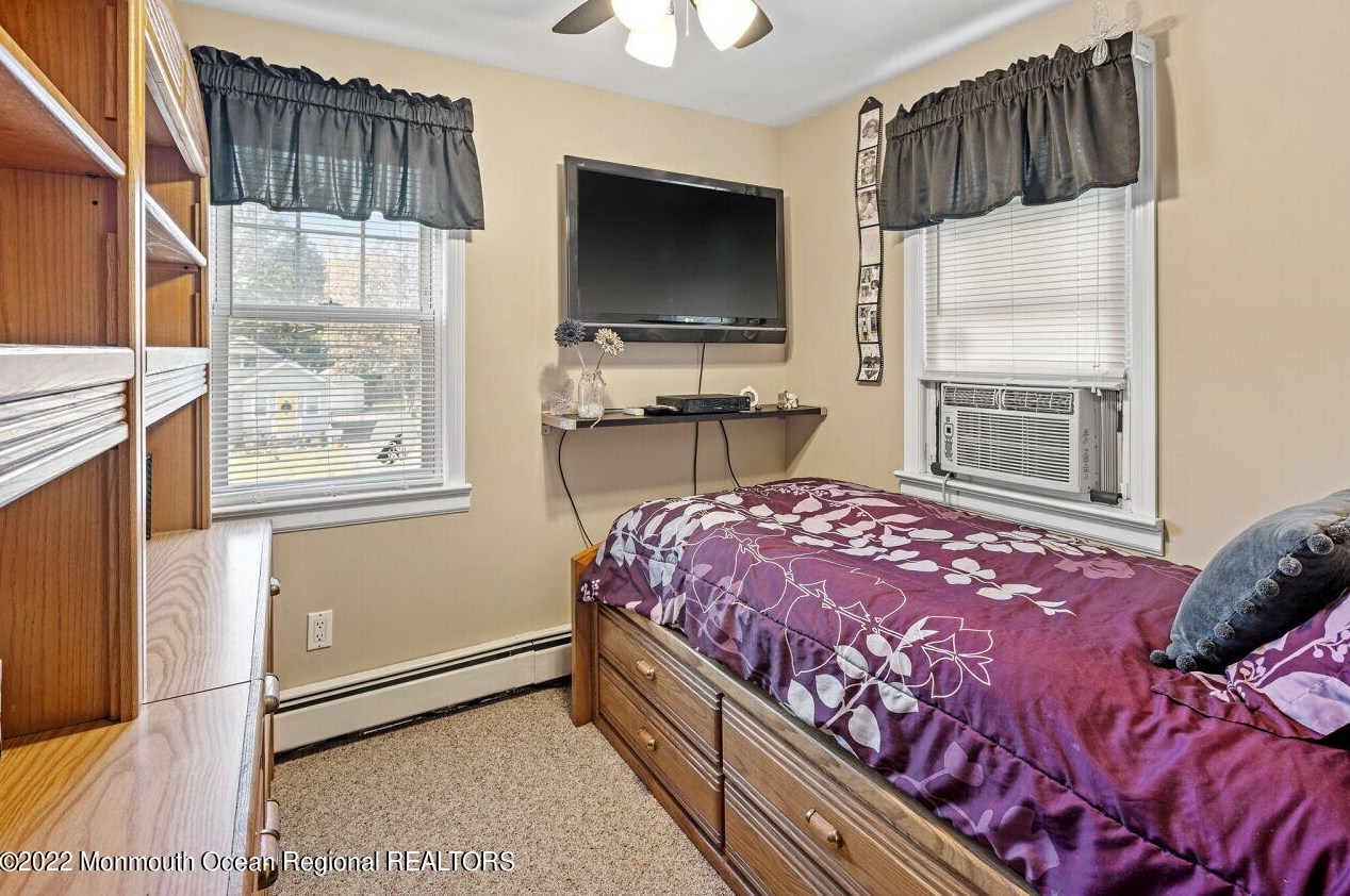 91 Ravine Dr, Matawan NJ 07747-2880 exterior