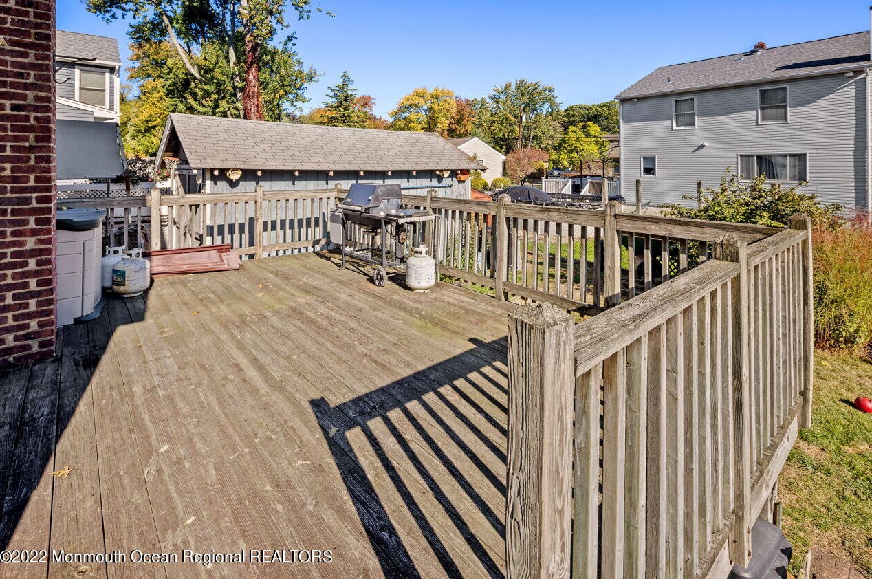 91 Ravine Dr, Matawan NJ 07747-2880 exterior
