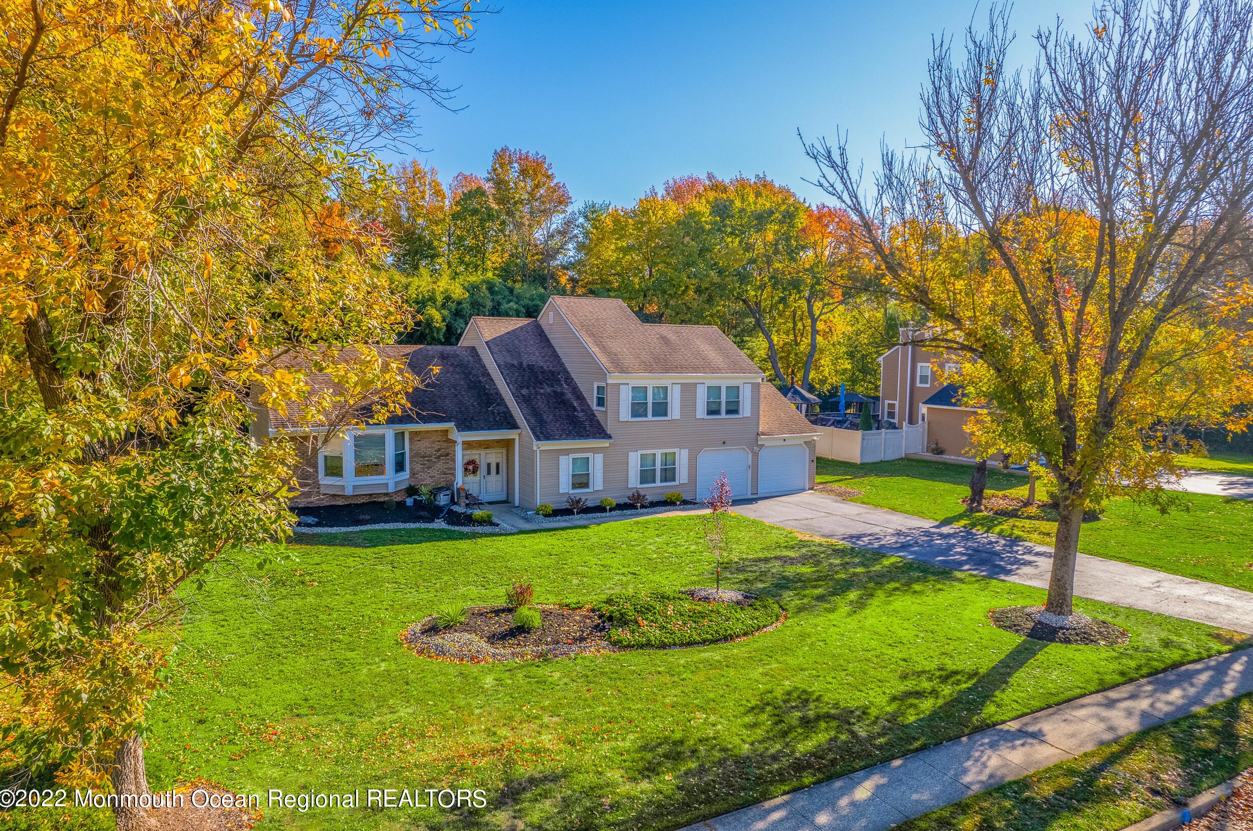 20 Woodland Cir, Millstone Township, NJ 07726-3204