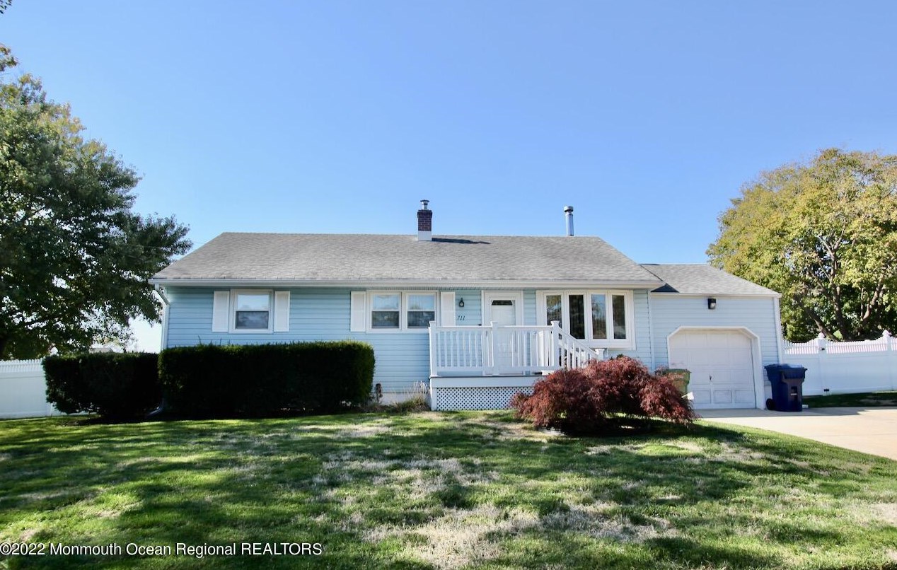 711 Green Grove Pl, Wall Township, NJ 07753-2807
